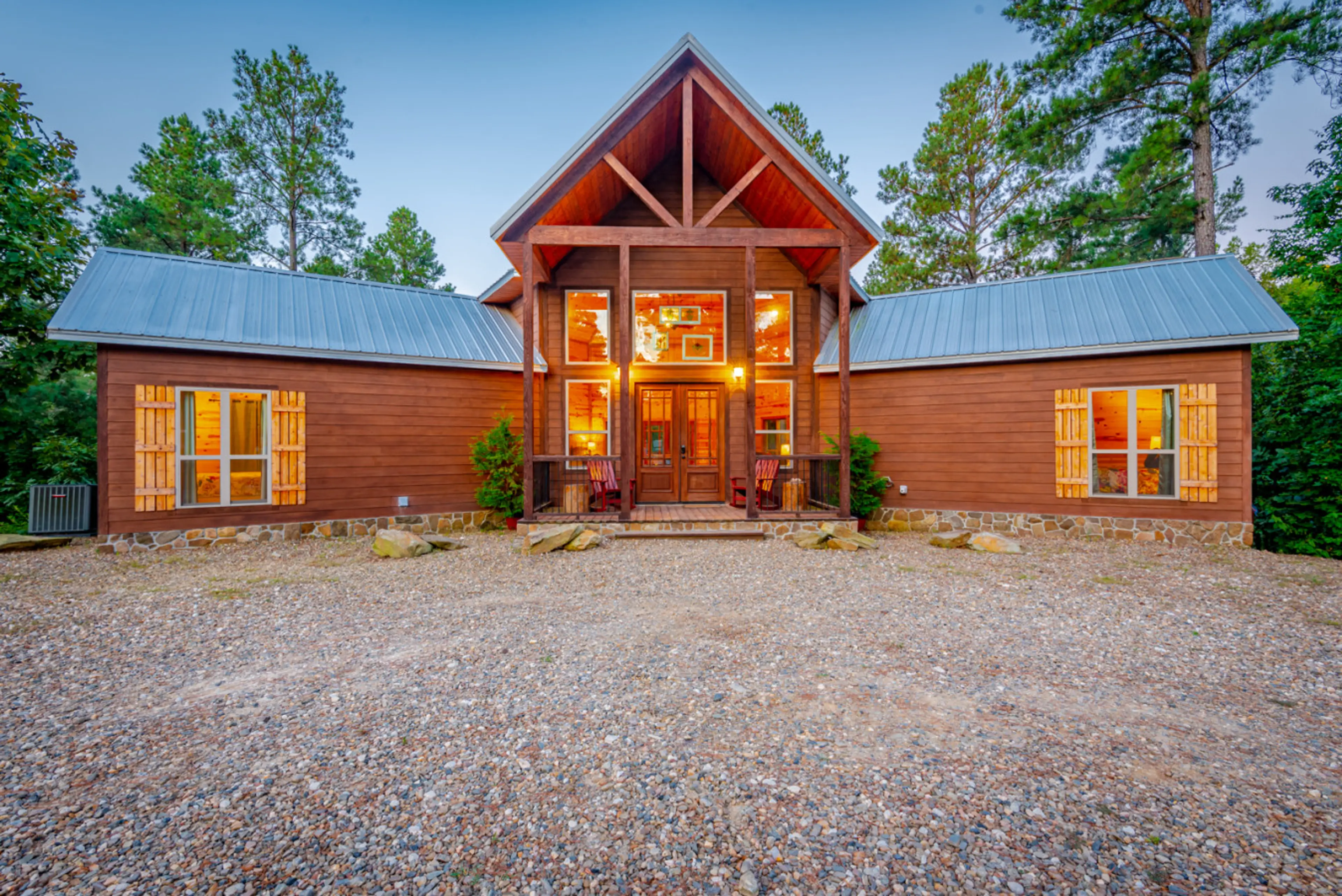 Cabin in Hochatown, Sleeps 6, 2 Bdrm, 2 Bath, Hot Tub, Pet Friendly