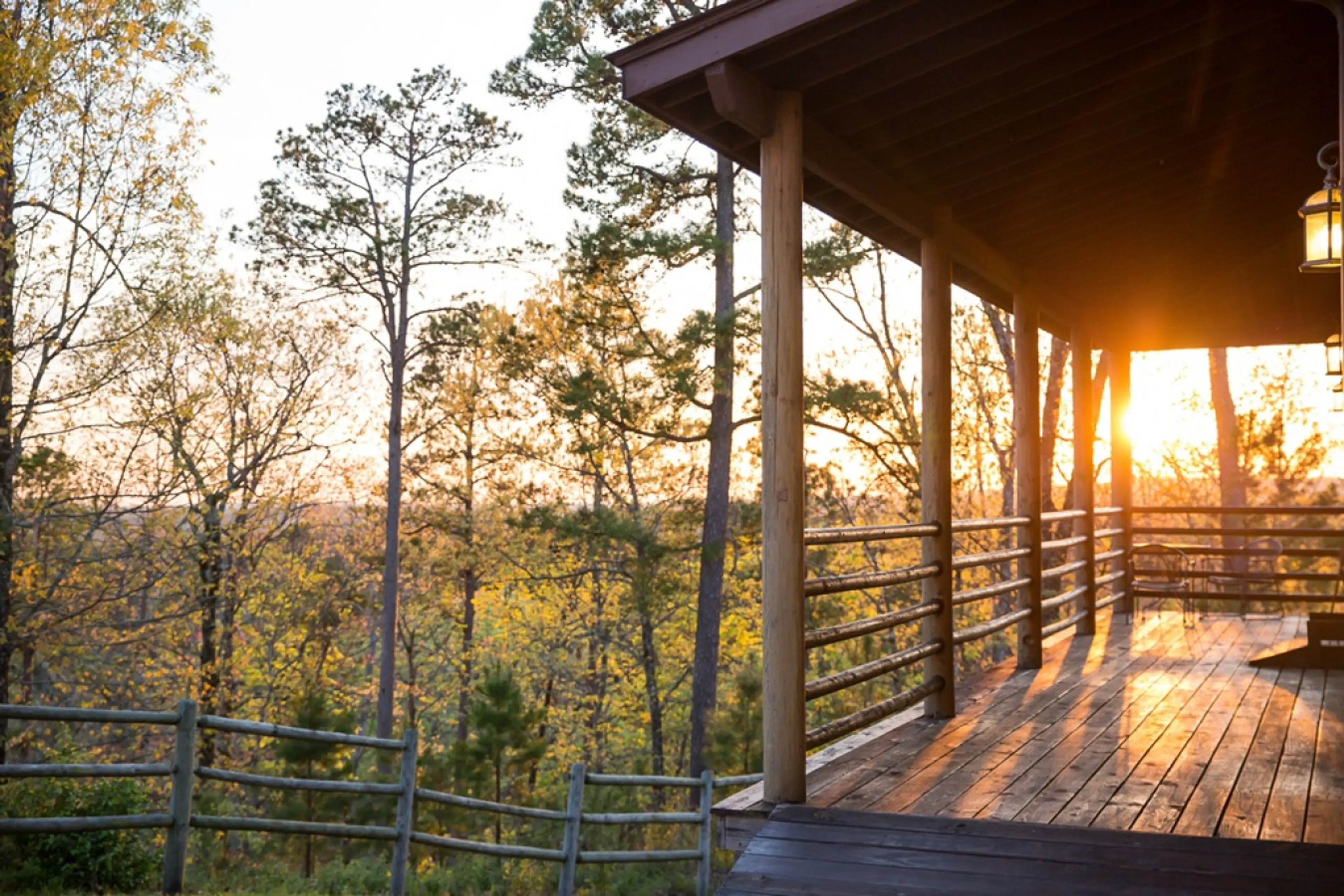 Cabin in Broken Bow, Sleeps 4, 1 Bedroom, 1 Bathroom, Pet Friendly, Romantic, Breathtaking Views, Hot Tub, Outdoor Fire Pit, Woodsy Views