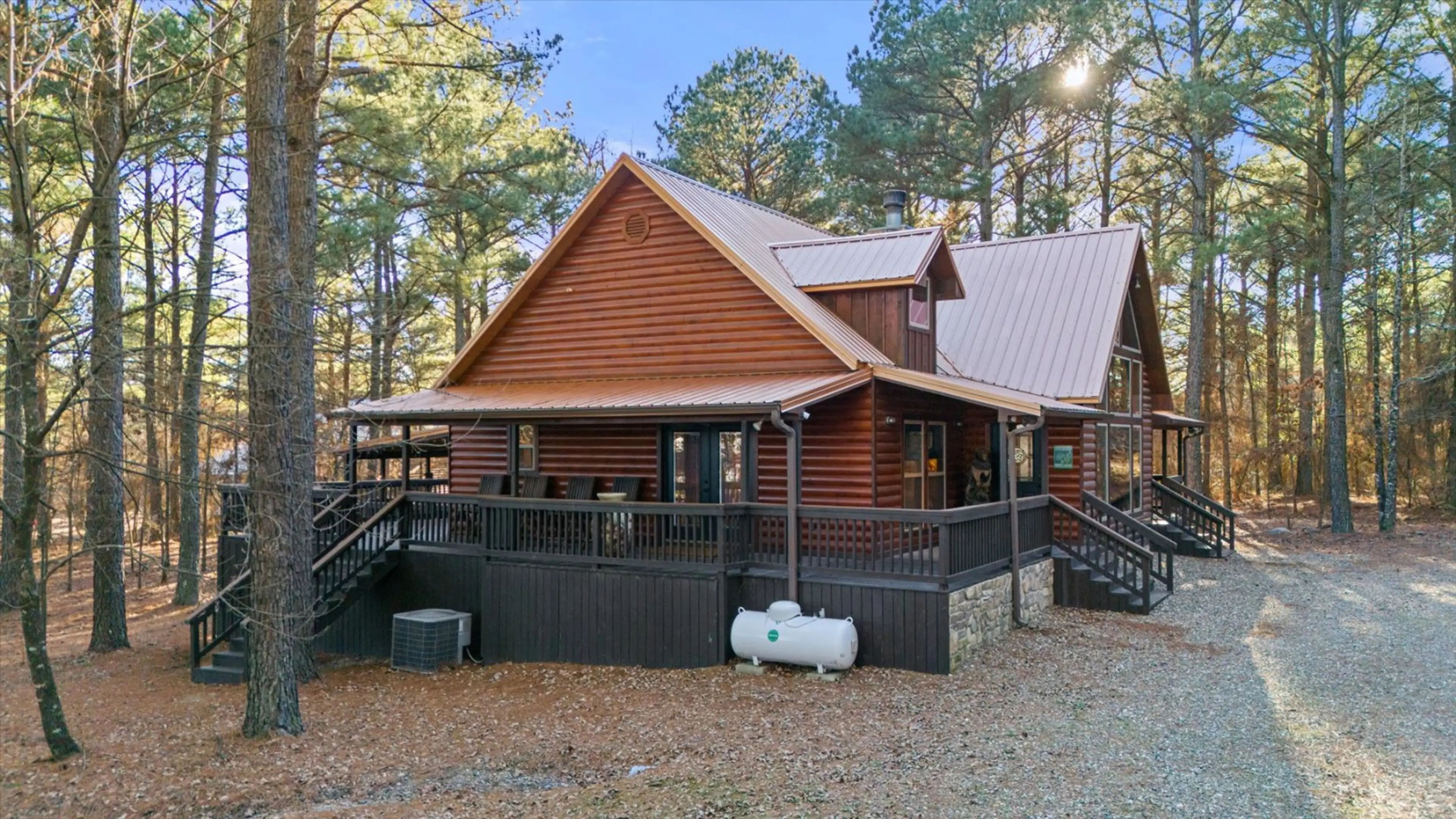 Cabin in Hochatown, Oklahoma, Sleeps 10, 4 Bedrooms, 4 Bathrooms, No Pets, Hot Tub, Outdoor Fire Pit, Horseshoe Pit, Corn Hole, Woodsy View