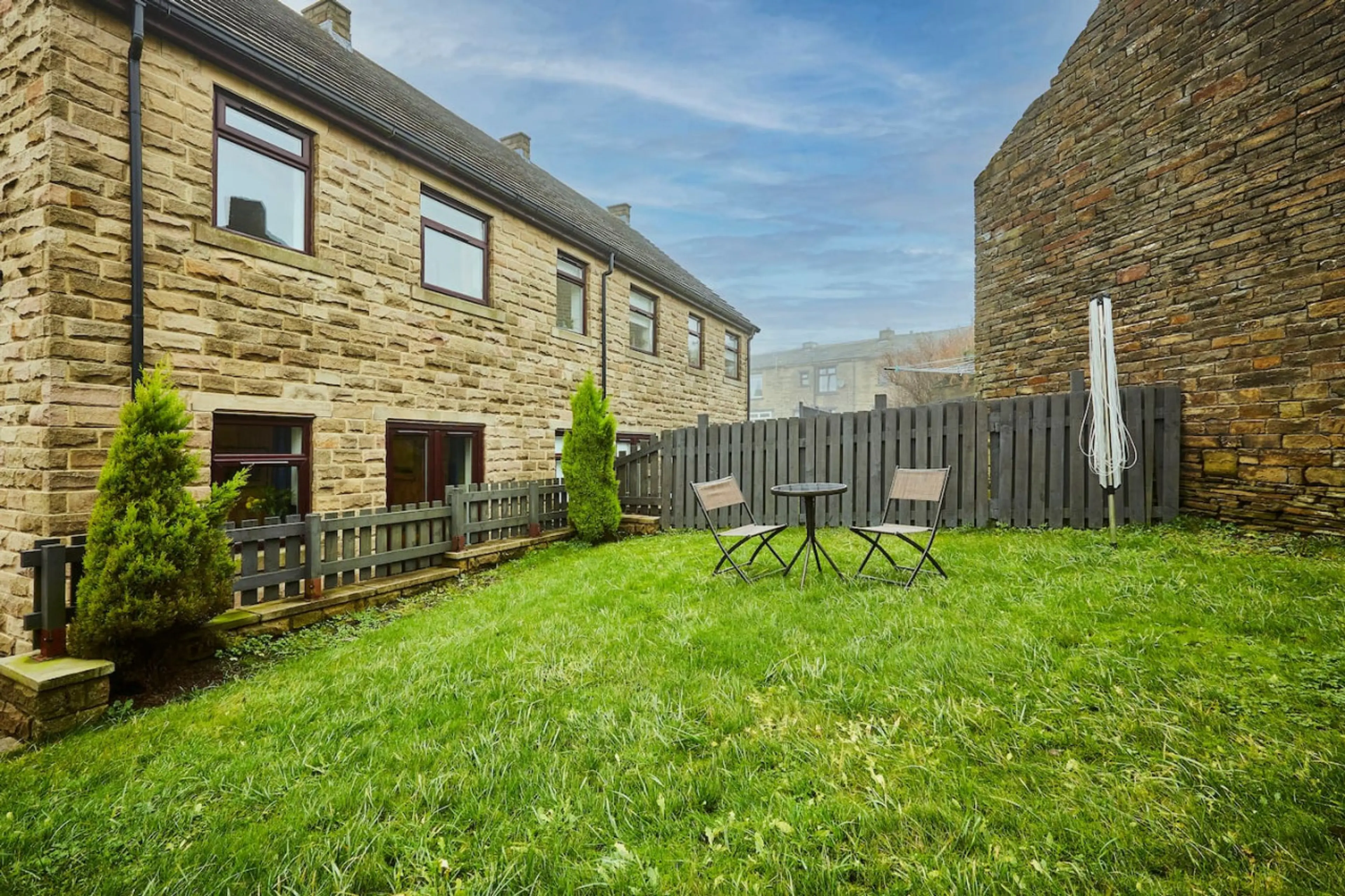 Brackenhill Lodge - Halifax | Garden, Parking, Pets OK - Image 4