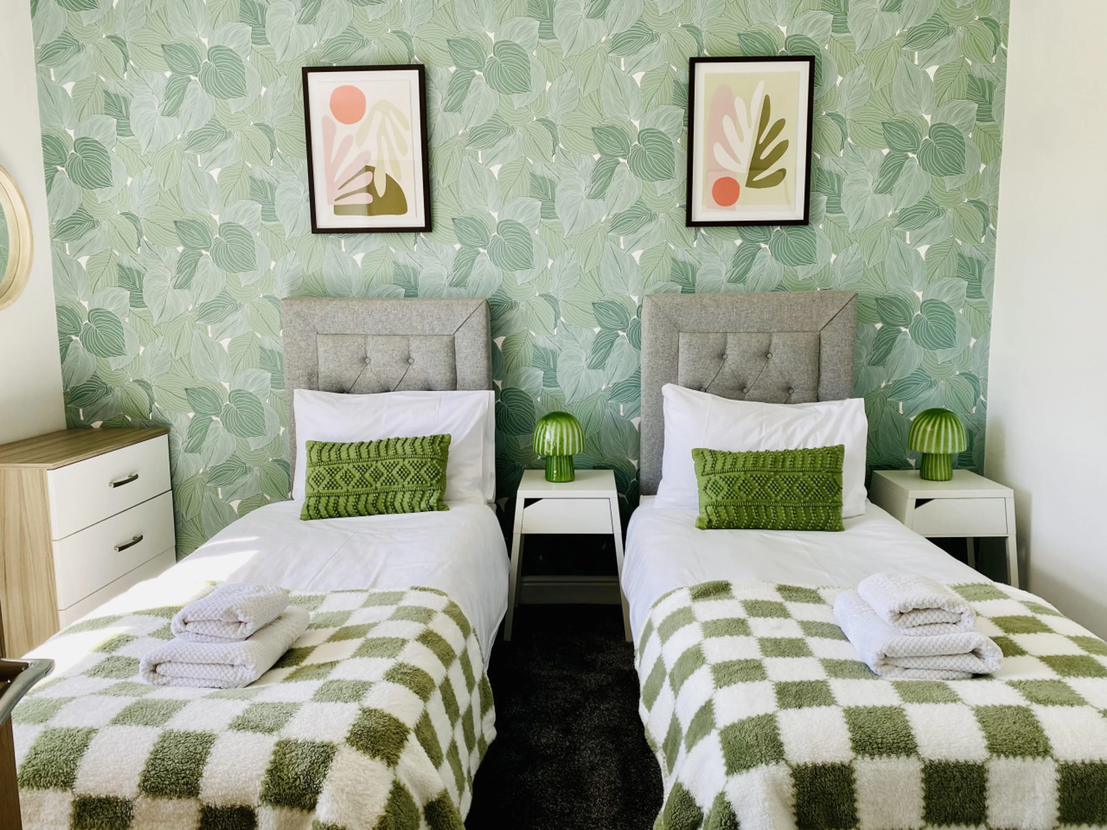 Blossomgate - Halifax →10mins  | Pets OK | Parking - Main view