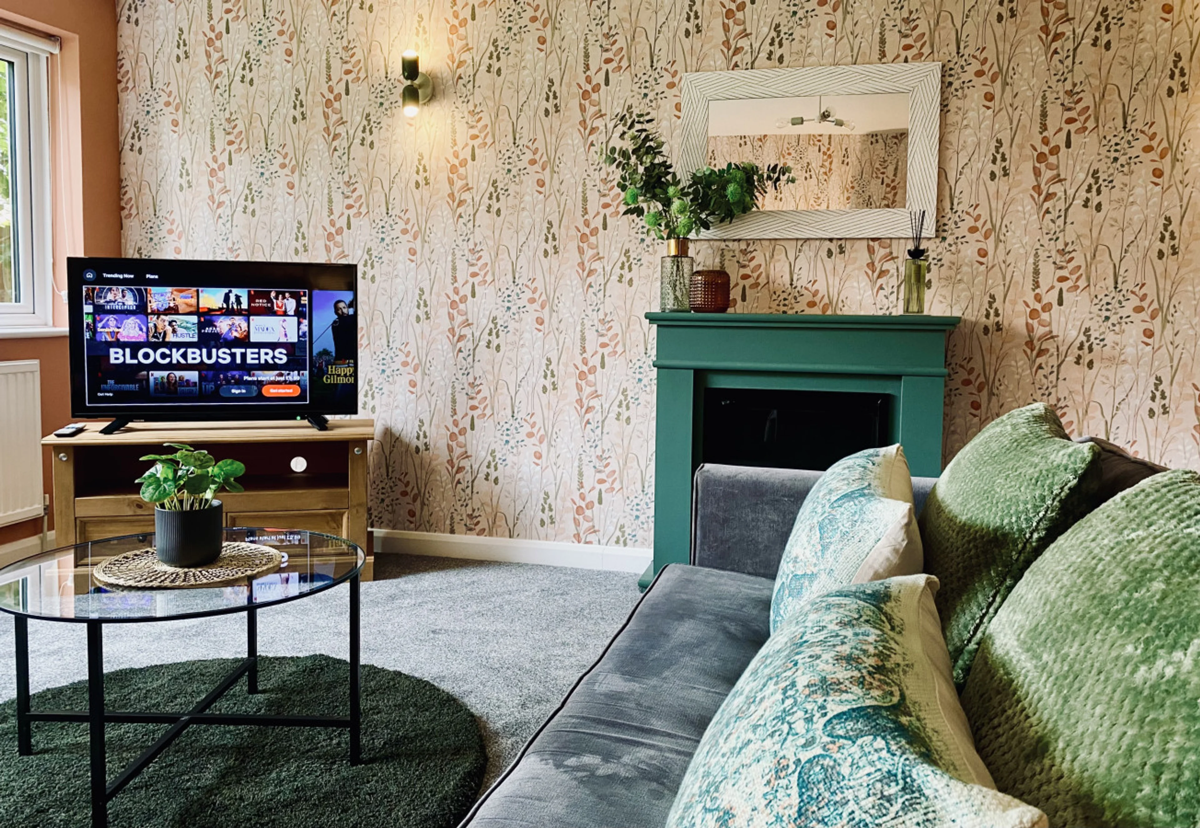 Foxcroft Fold | Brighouse →3 mins | Pets OK | Garden - Main view