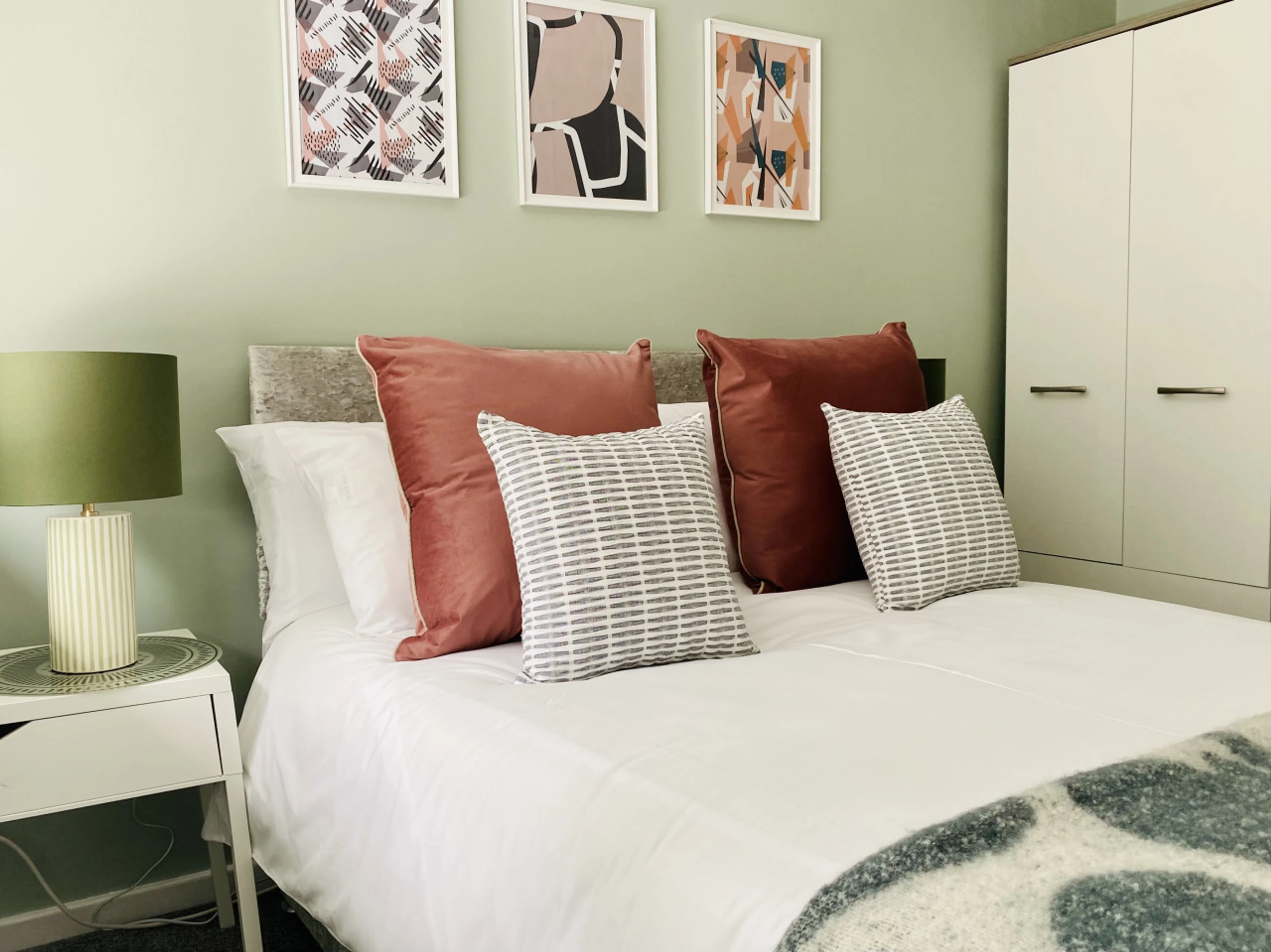 Foxcroft Fold | Brighouse →3 mins | Pets OK | Garden - View 2