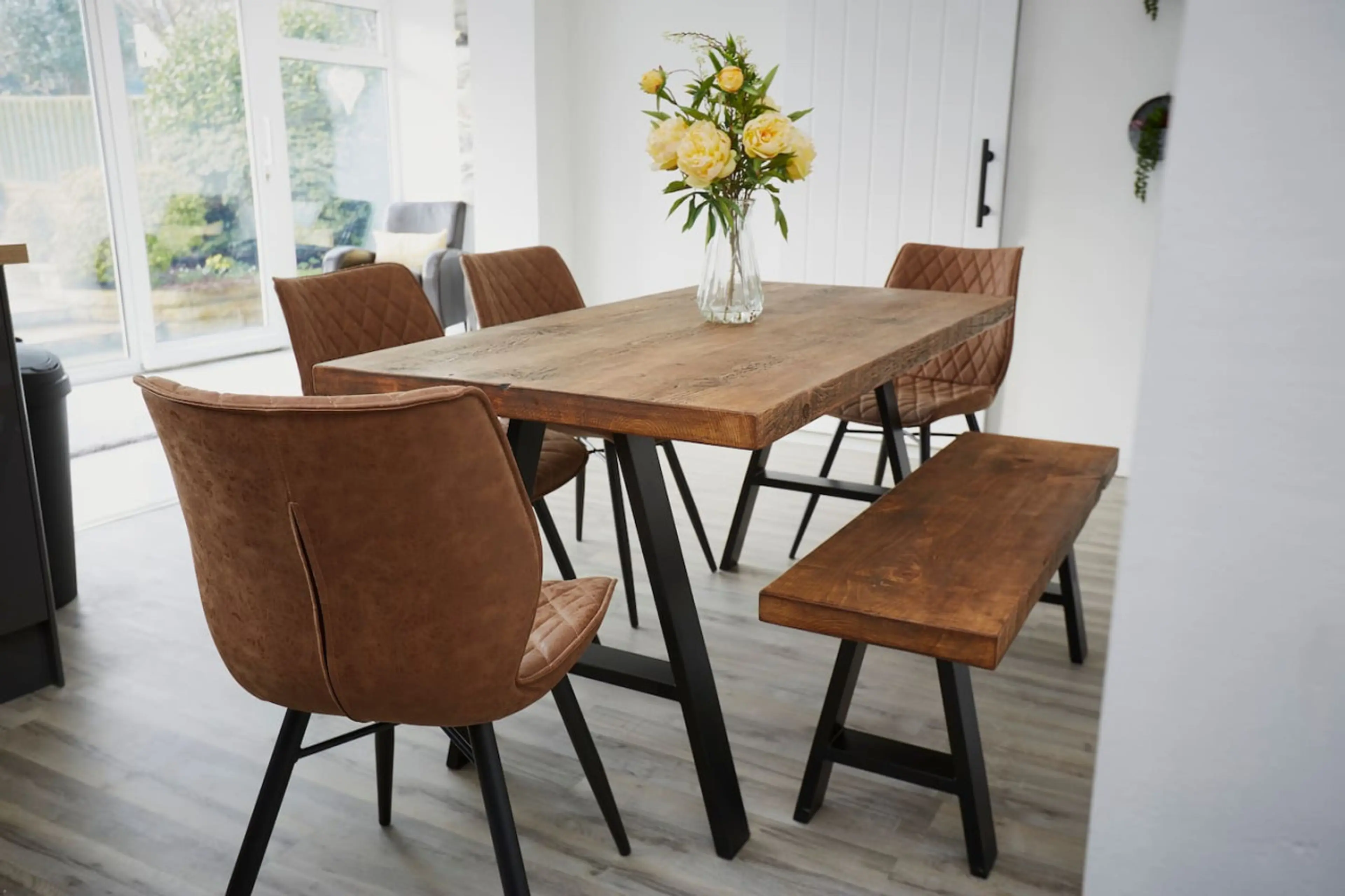 The Nook| Spacious Huddersfield Home close to M62 - Image 2