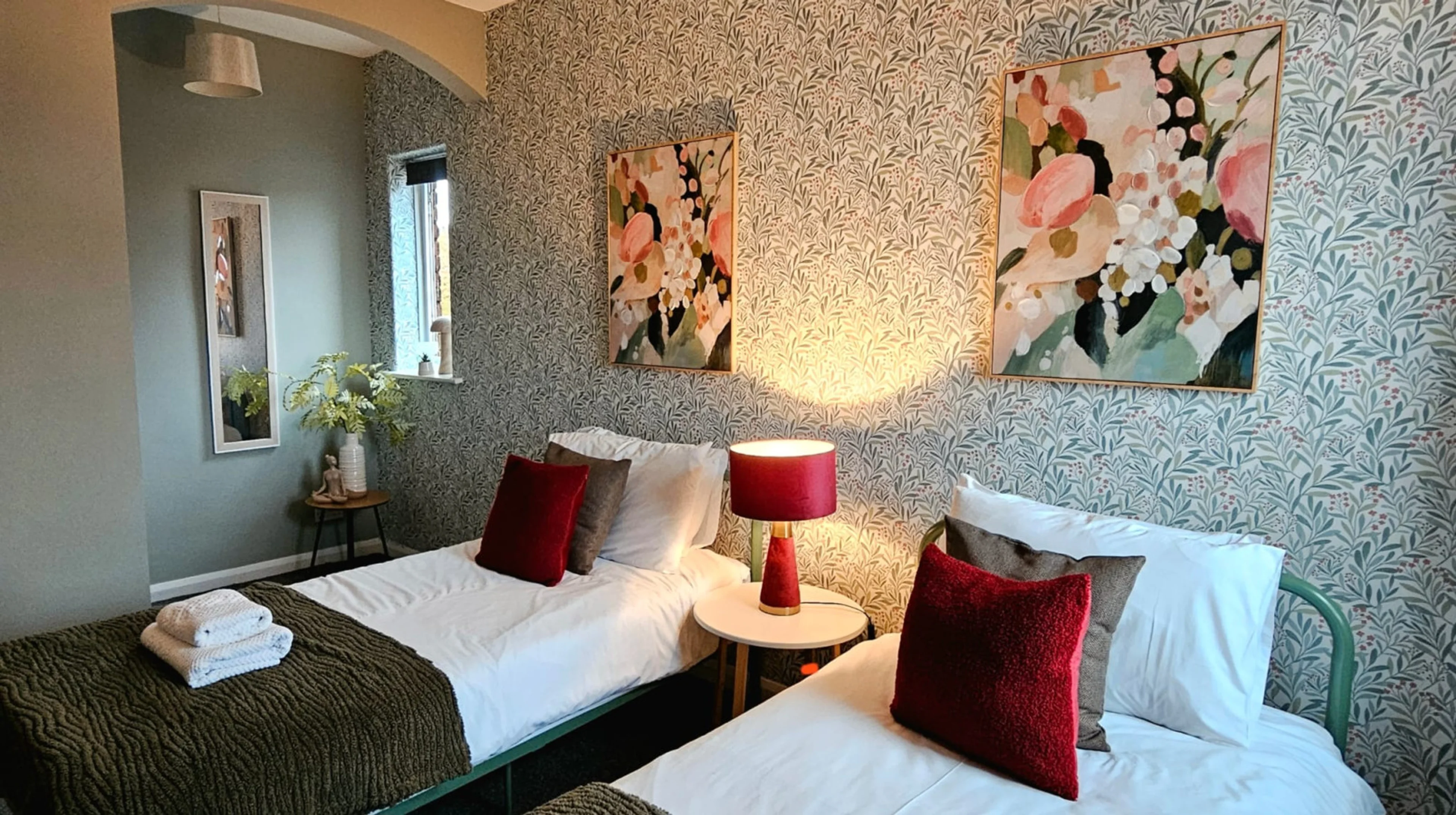 The Nook| Spacious Huddersfield Home close to M62 - View 5