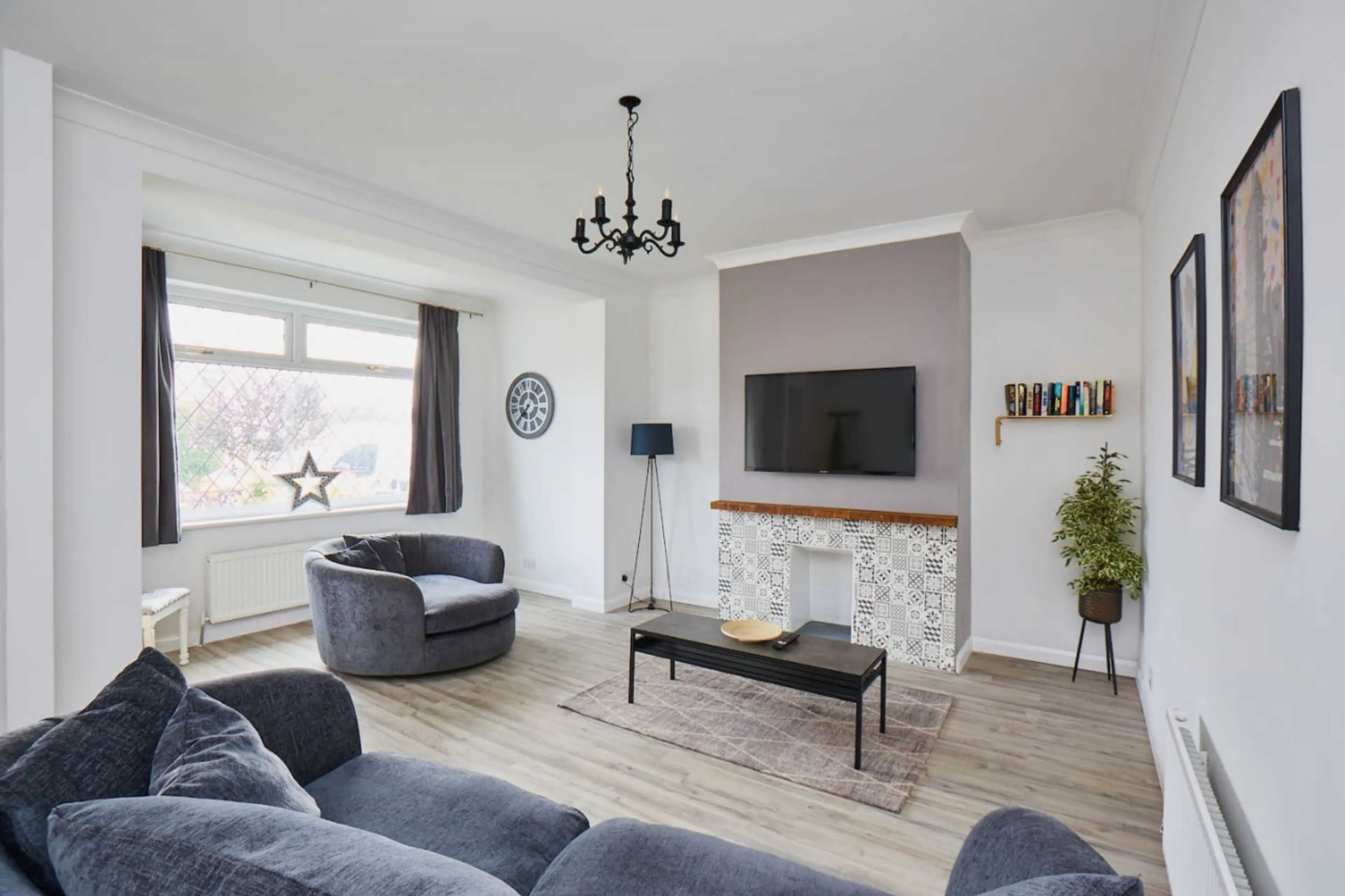 The Nook| Spacious Huddersfield Home close to M62 - Image 3