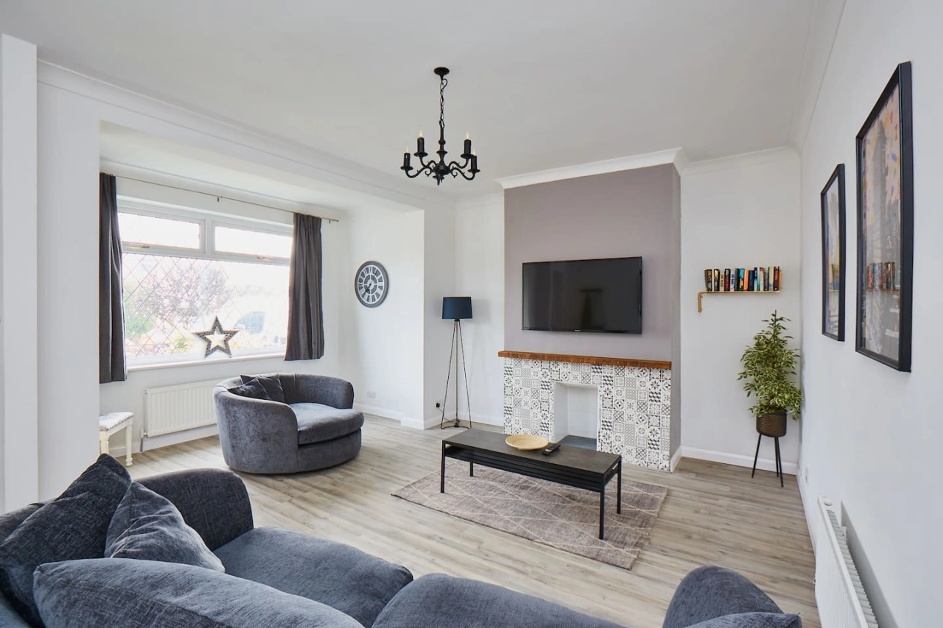 The Nook| Spacious Huddersfield Home close to M62 - View 3