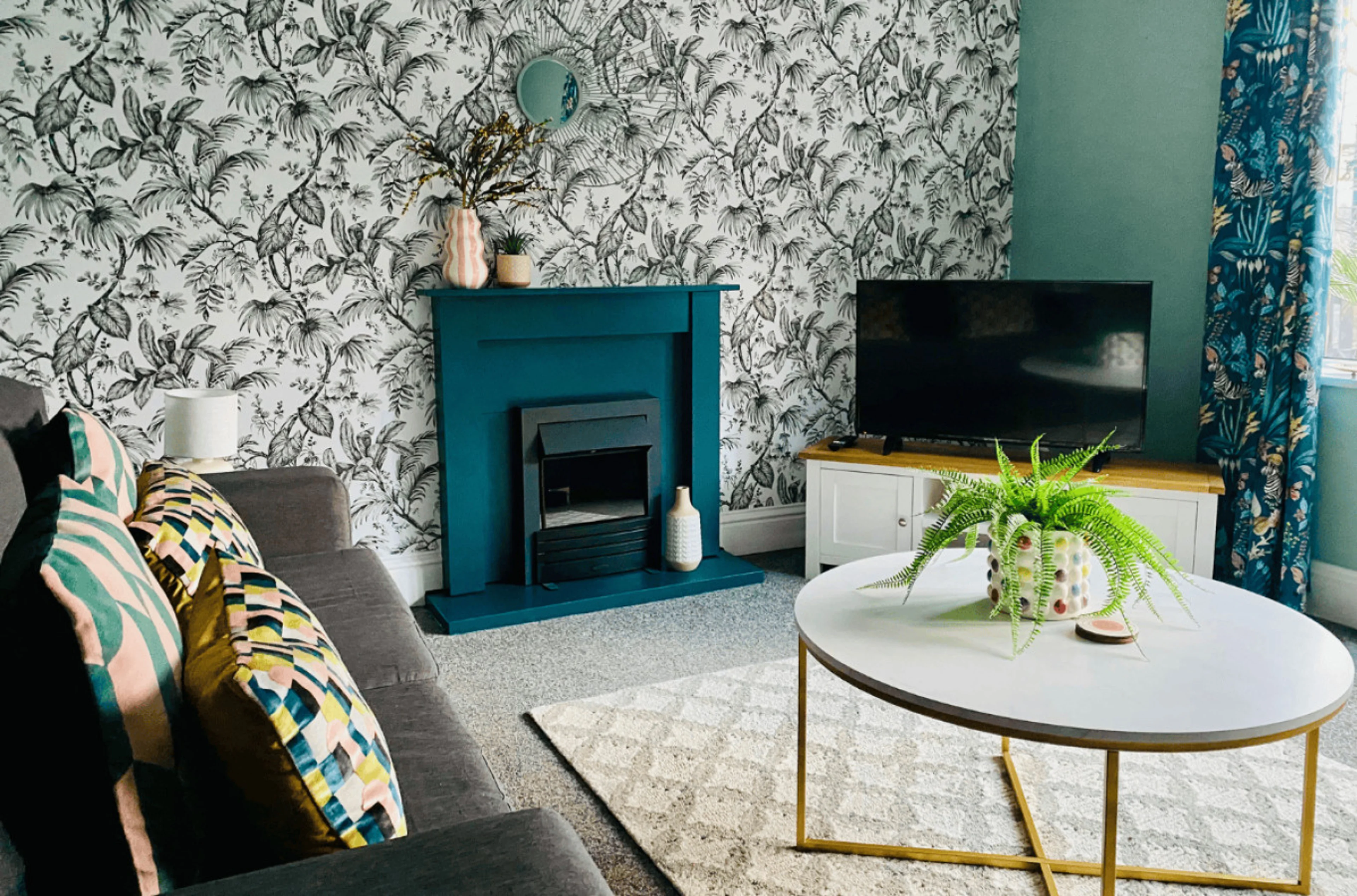 Lister's Lodge ⇢ Halifax 8 min | Dogs OK | Parking - Main view