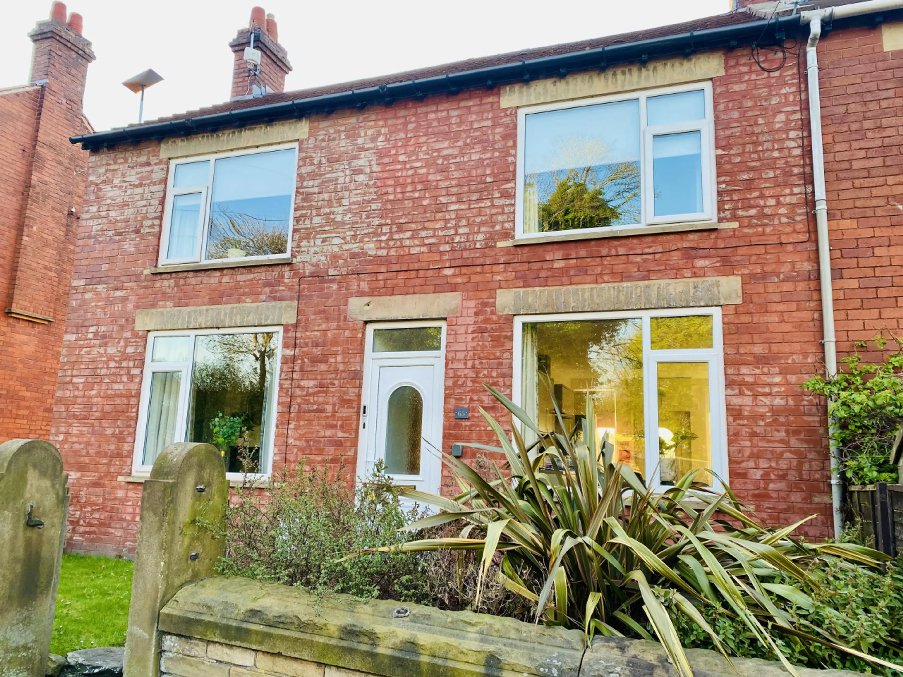 Storthes Hall Lodge | Kirkburton →5 min| Pets OK | Garden - Image 18