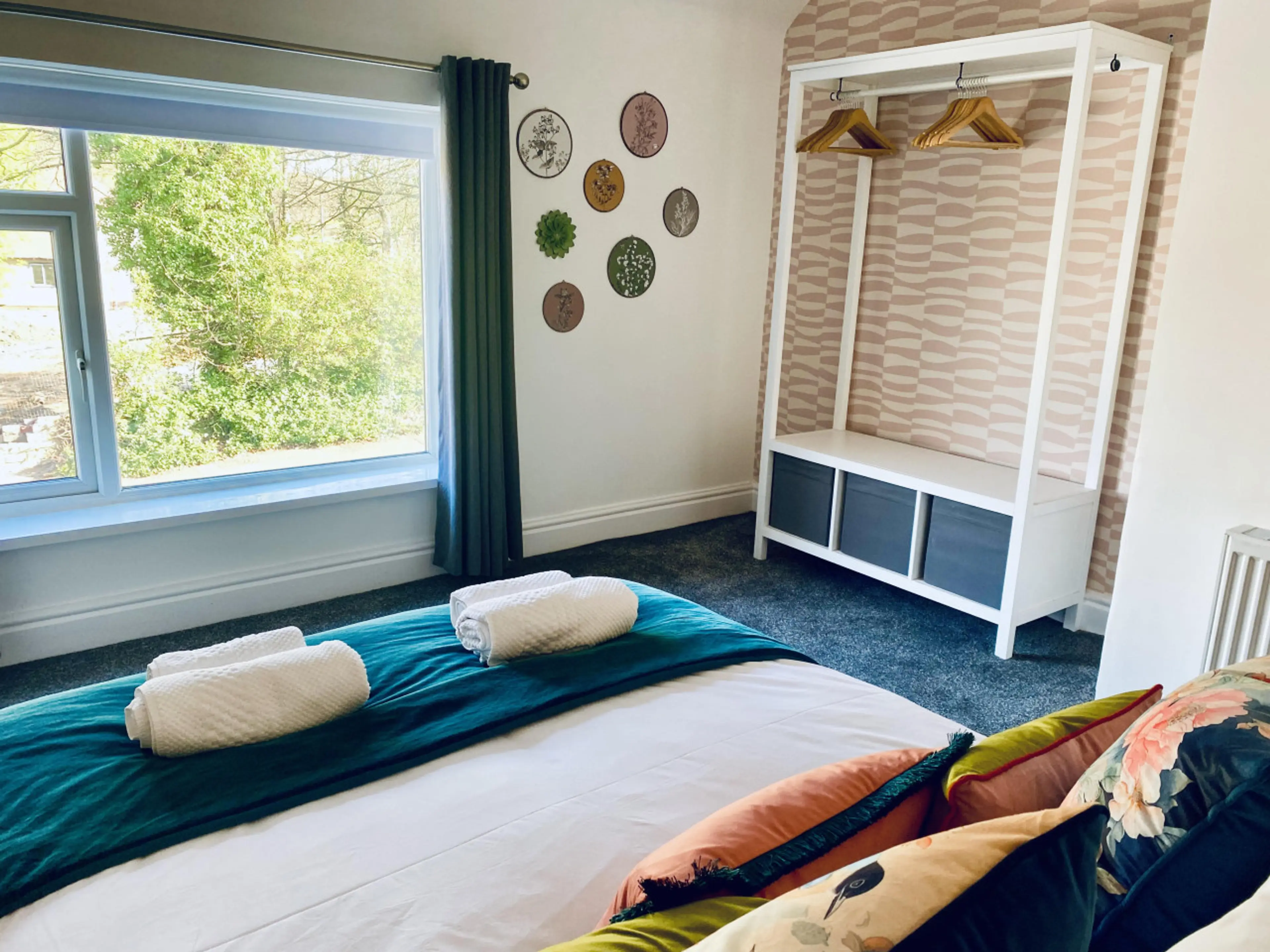 Storthes Hall Lodge | Kirkburton →5 min| Pets OK | Garden - Image 11