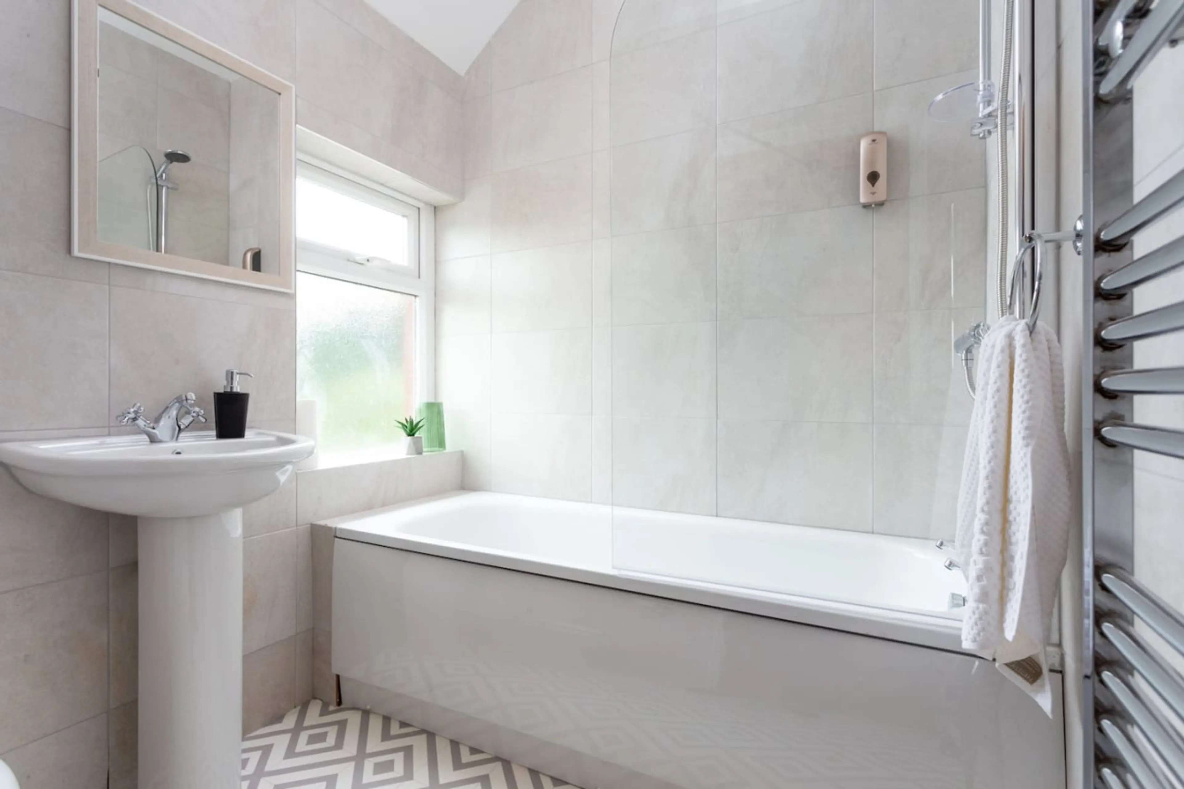 Storthes Hall Lodge | Kirkburton →5 min| Pets OK | Garden - Image 14