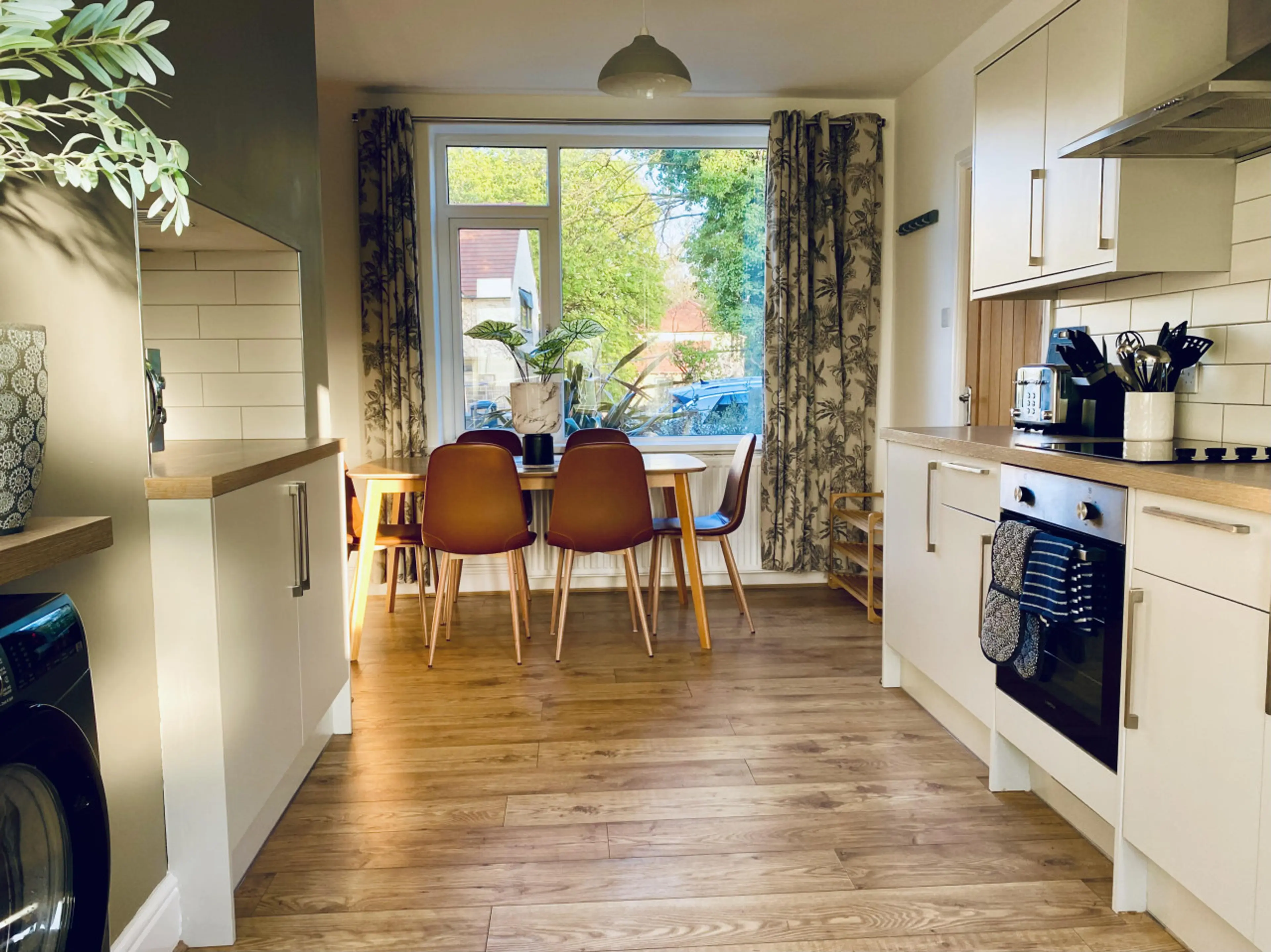 Storthes Hall Lodge | Kirkburton →5 min| Pets OK | Garden - Image 7