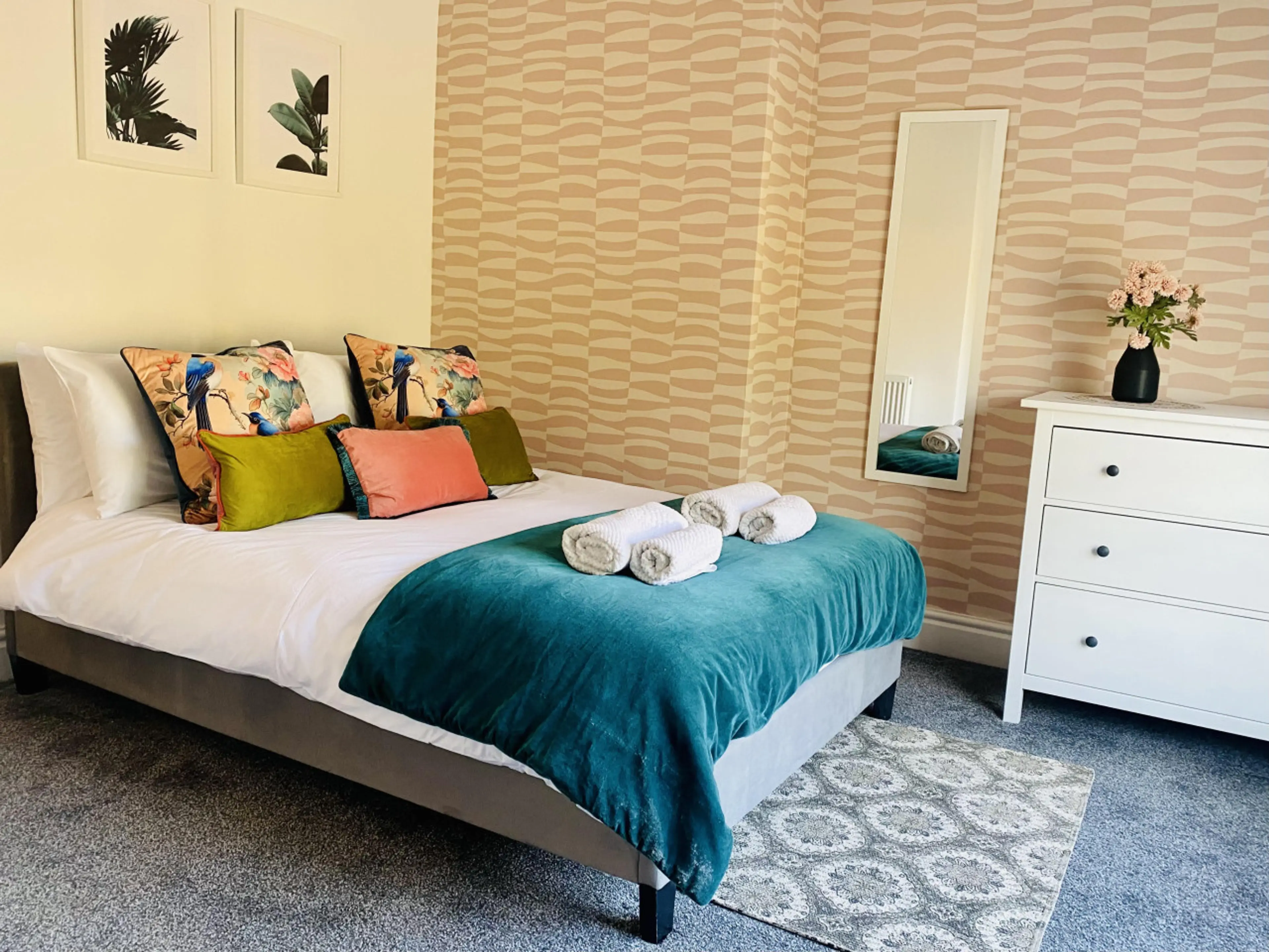 Storthes Hall Lodge | Kirkburton →5 min| Pets OK | Garden - Image 6