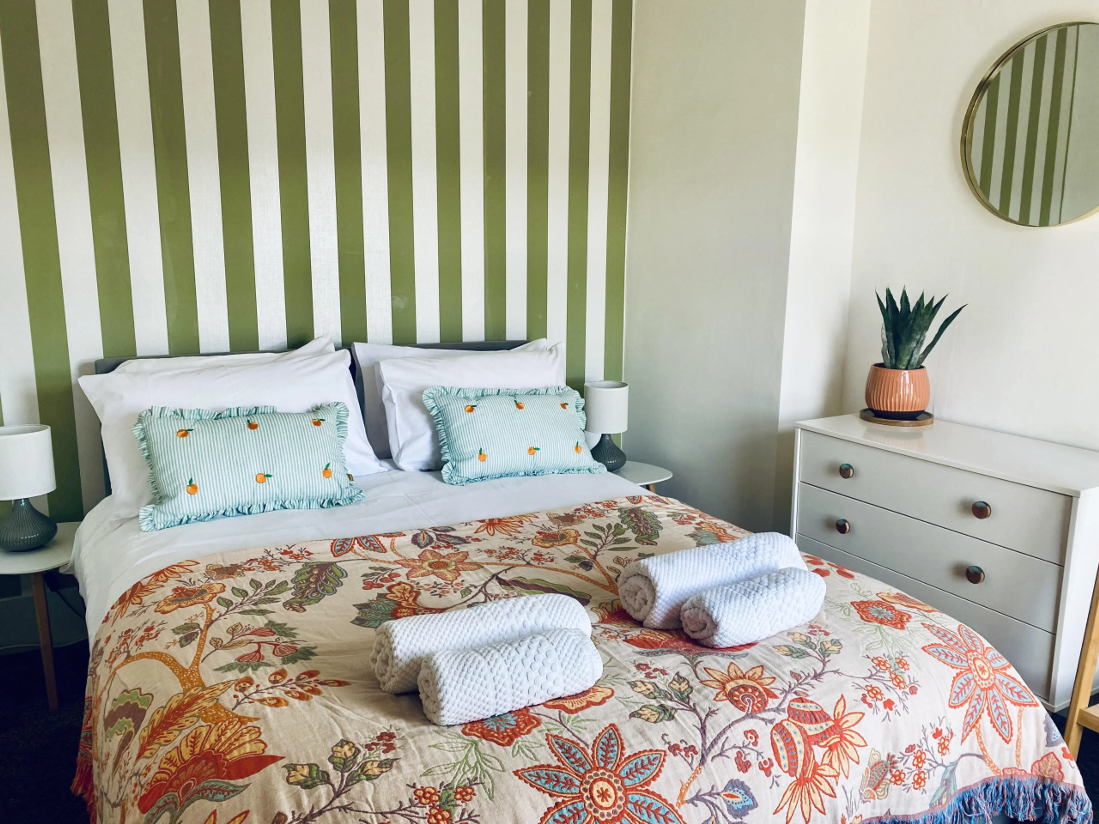 Storthes Hall Lodge | Kirkburton →5 min| Pets OK | Garden - View 2