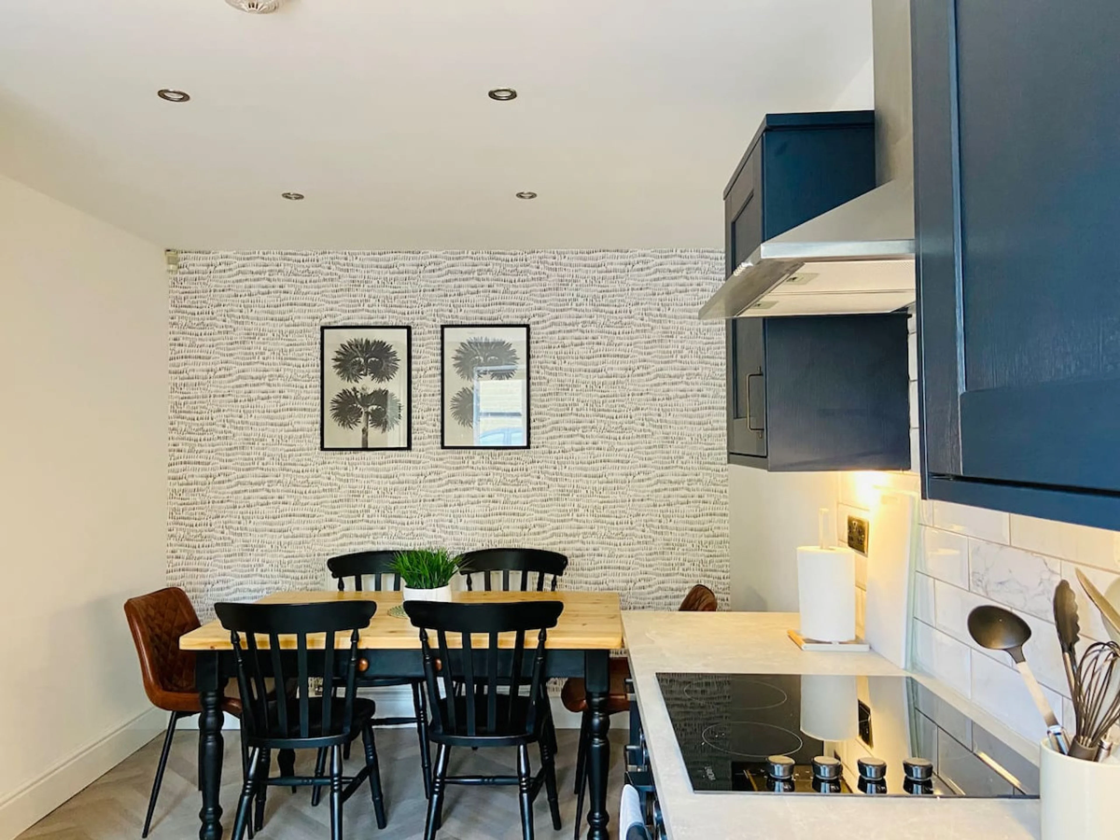 Royal Calderdale | 8→mins Halifax | Parking | Pets OK - View 2