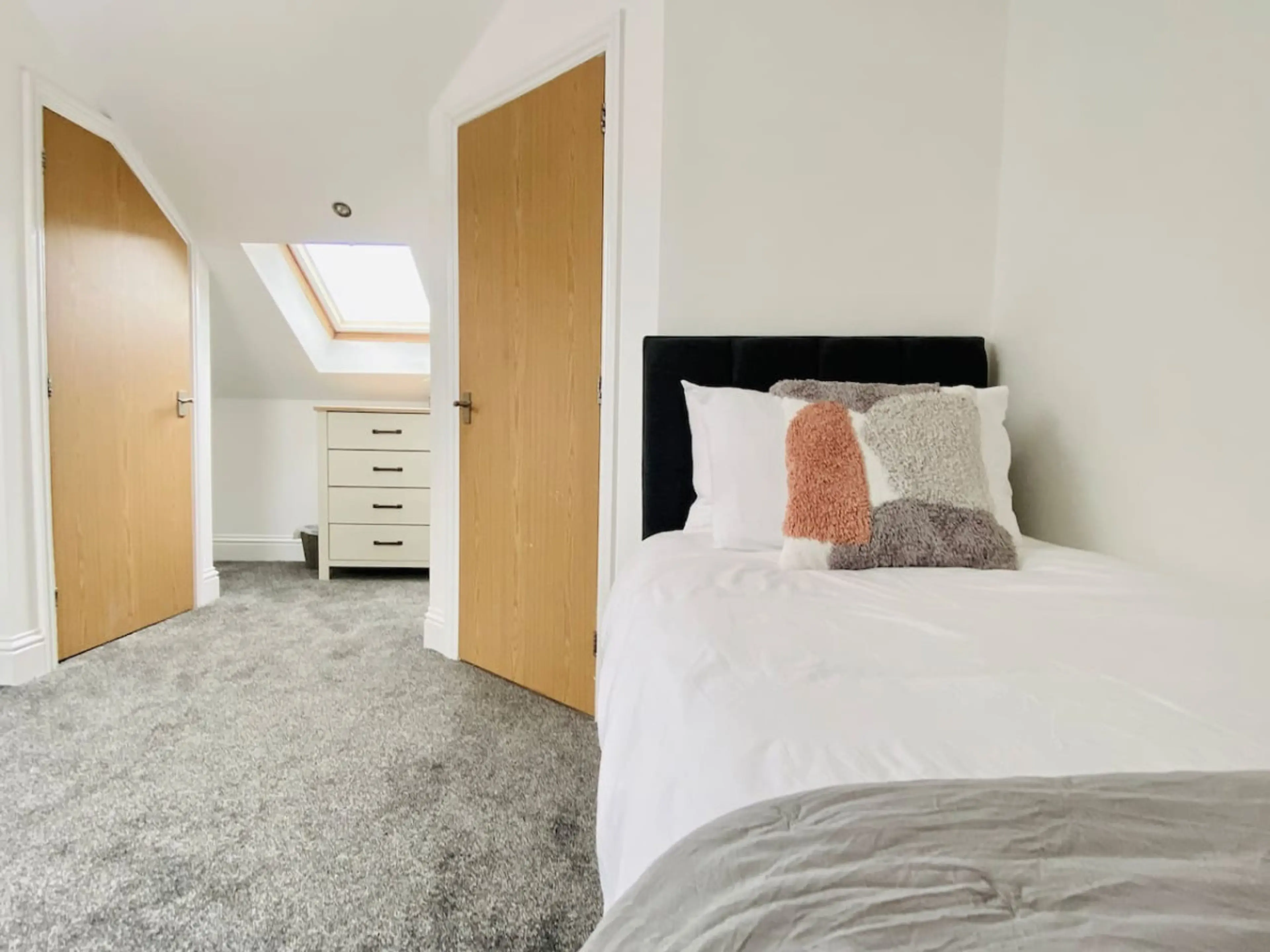 Royal Calderdale | 8→mins Halifax | Parking | Pets OK - Image 22