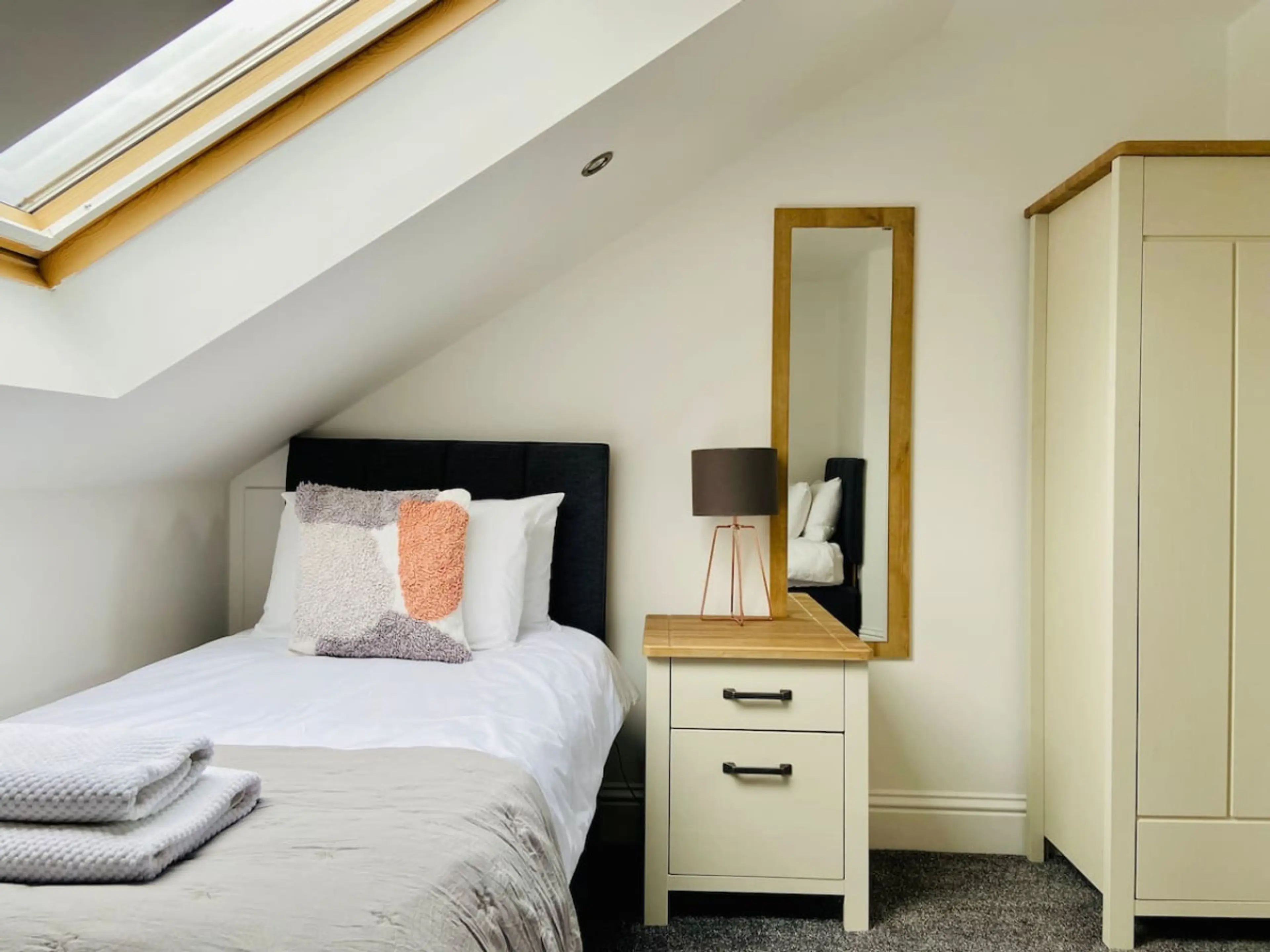 Royal Calderdale | 8→mins Halifax | Parking | Pets OK - Image 20