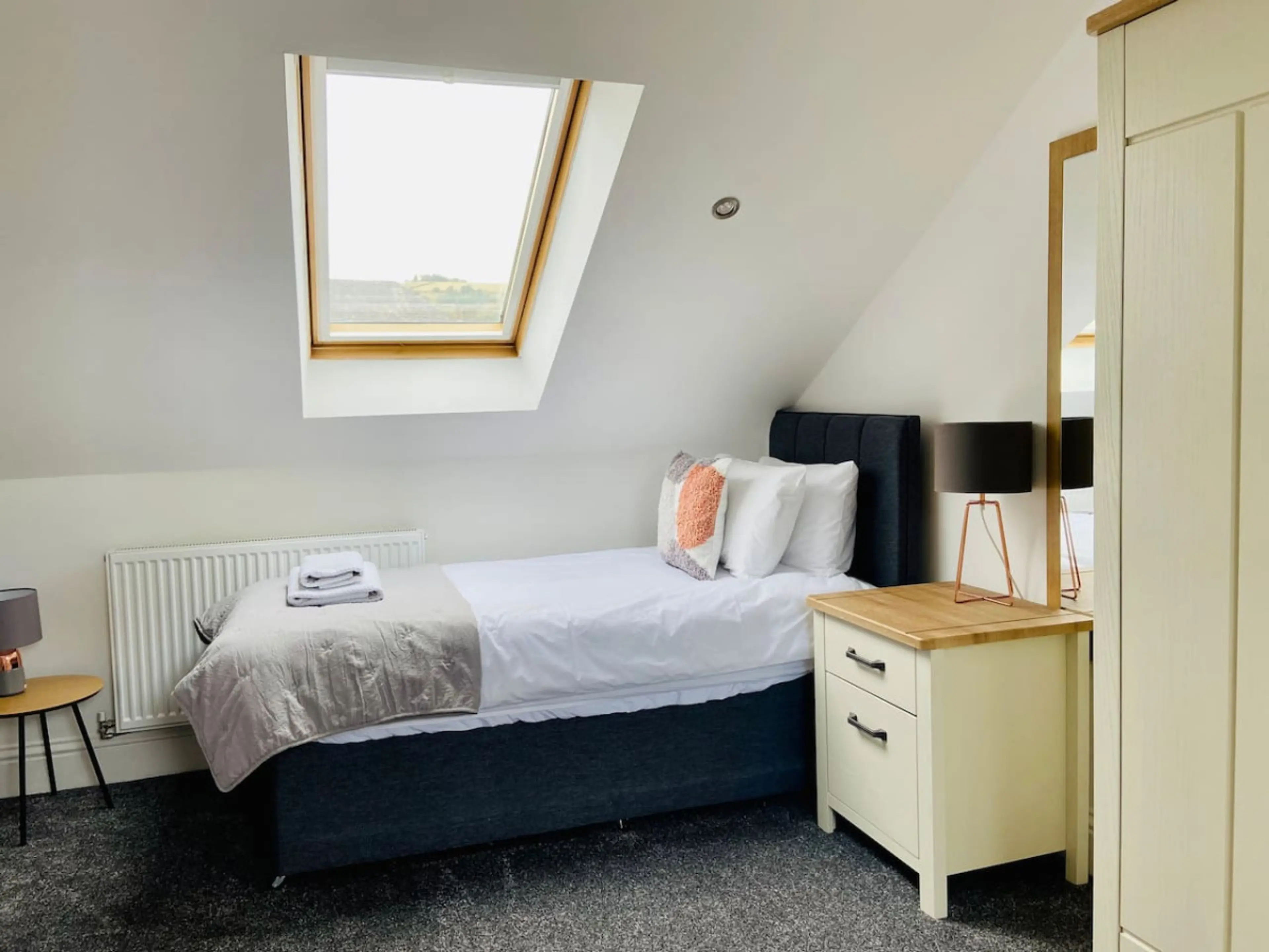 Royal Calderdale | 8→mins Halifax | Parking | Pets OK - Image 23