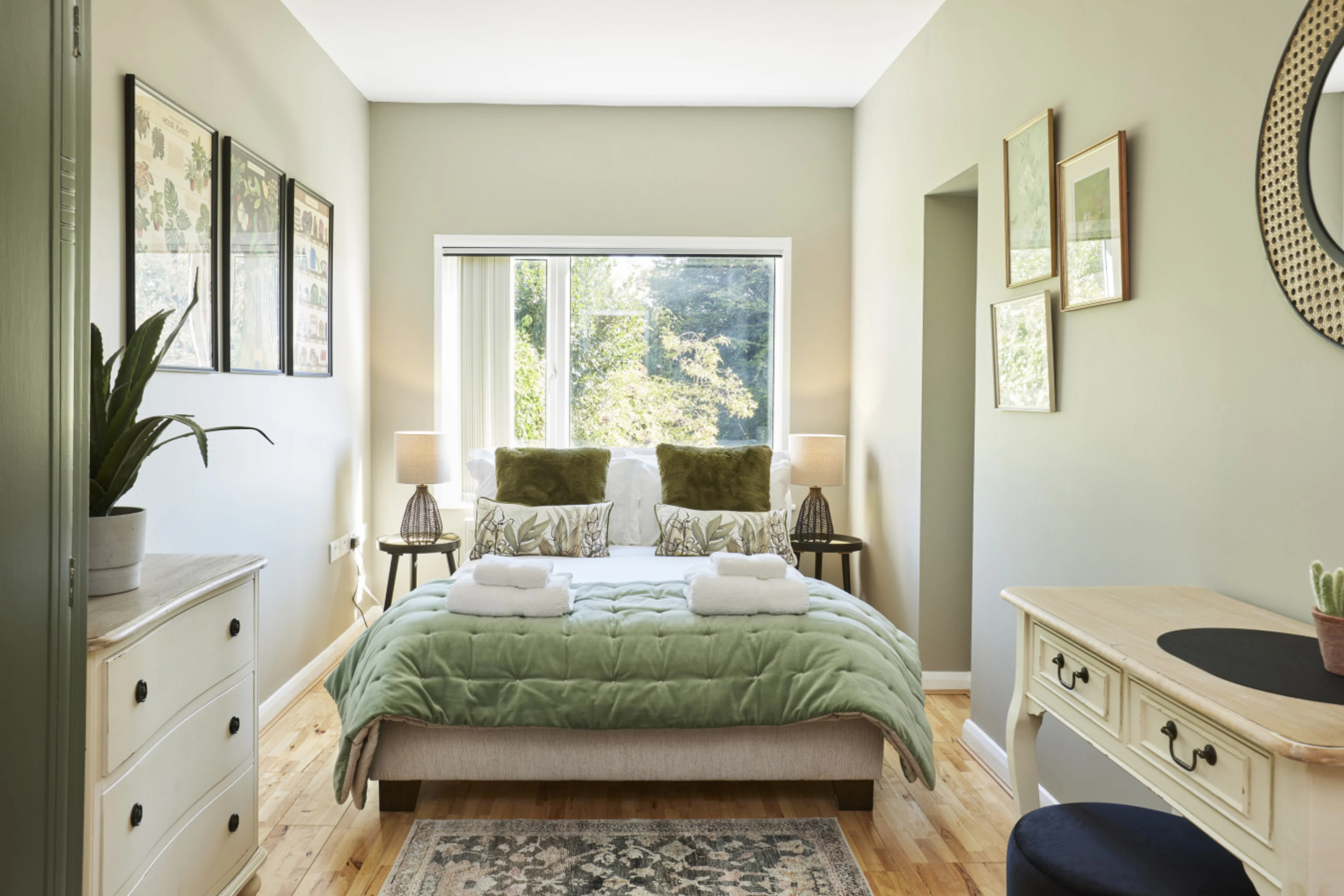 Cinder Croft | 5min →Old Town | Arcade Games | 2 Cars | Pets OK - View 2