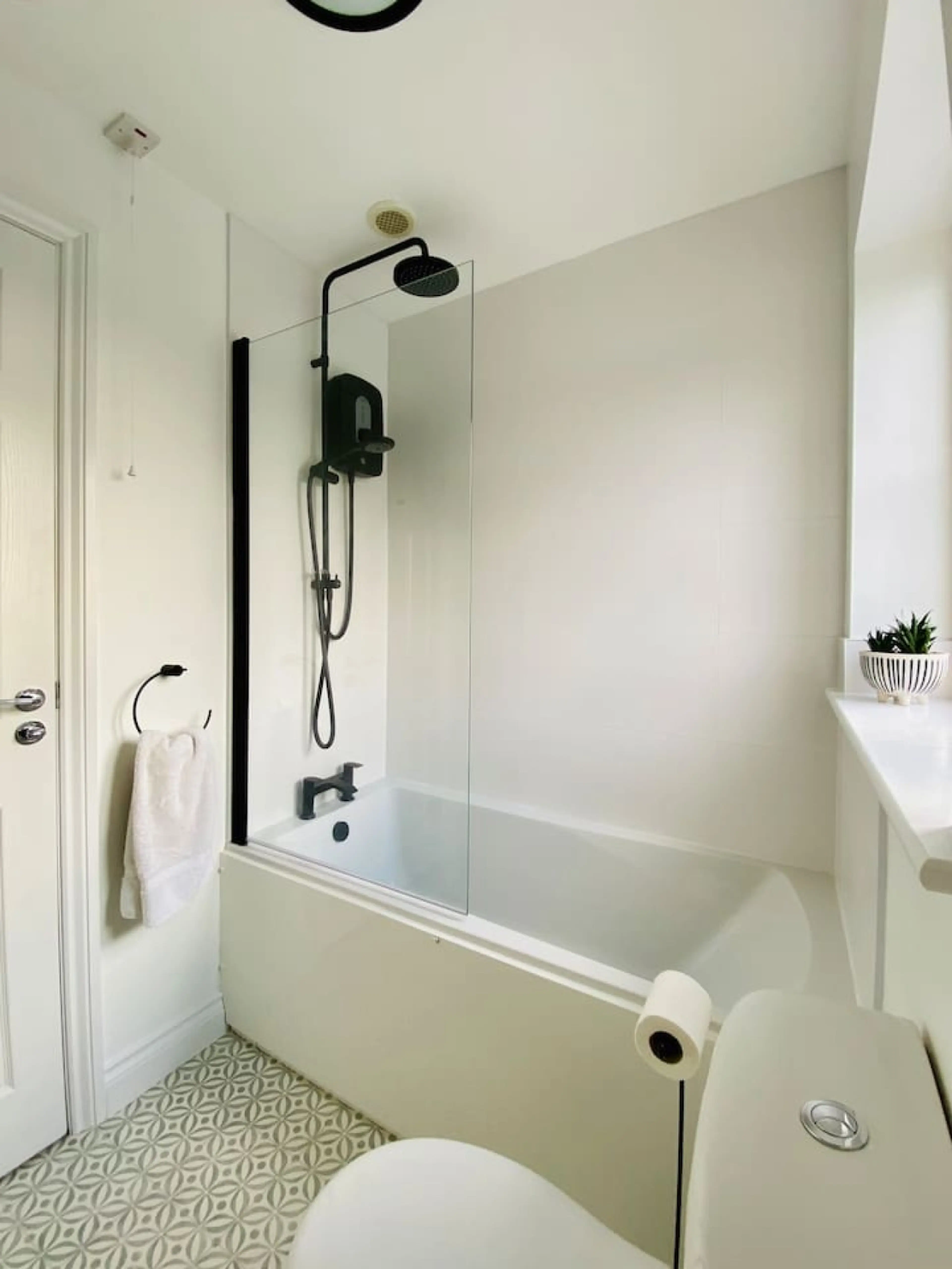 Greenway - Liversedge | Close to M62 | Parking - Image 11