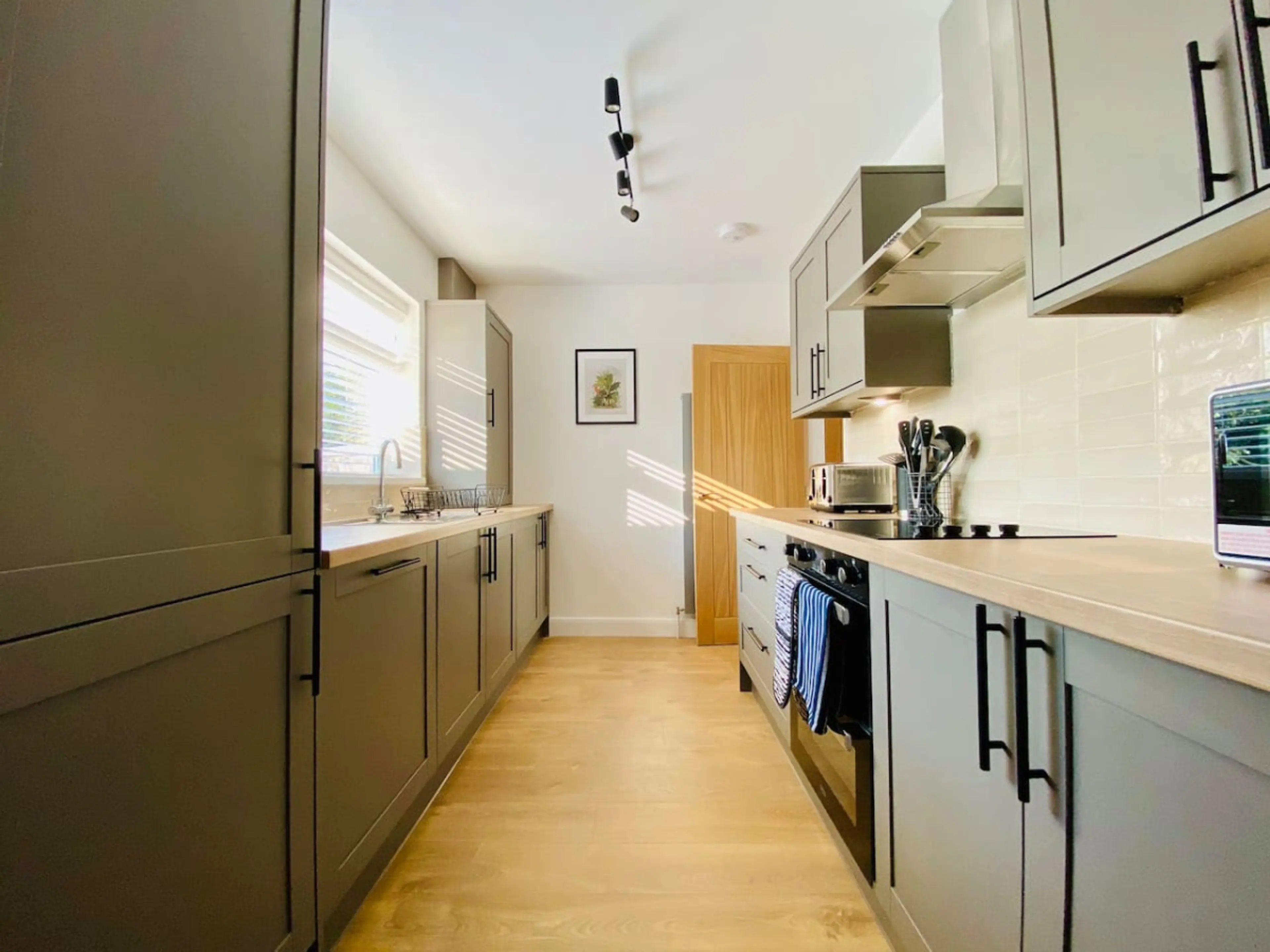 Birch Wood Lodge G/Floor Bed+Bath | EV Charger - Image 4