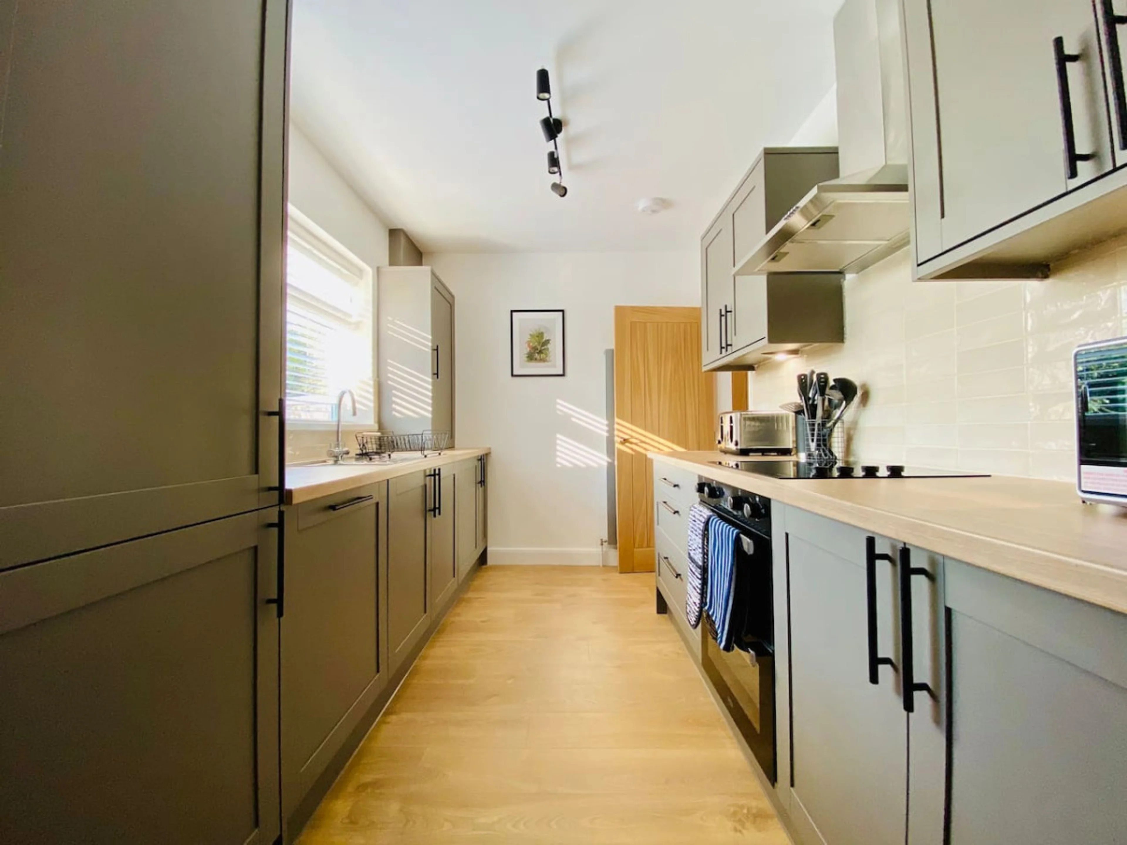 Birch Wood Lodge G/Floor Bed+Bath | EV Charger - View 4