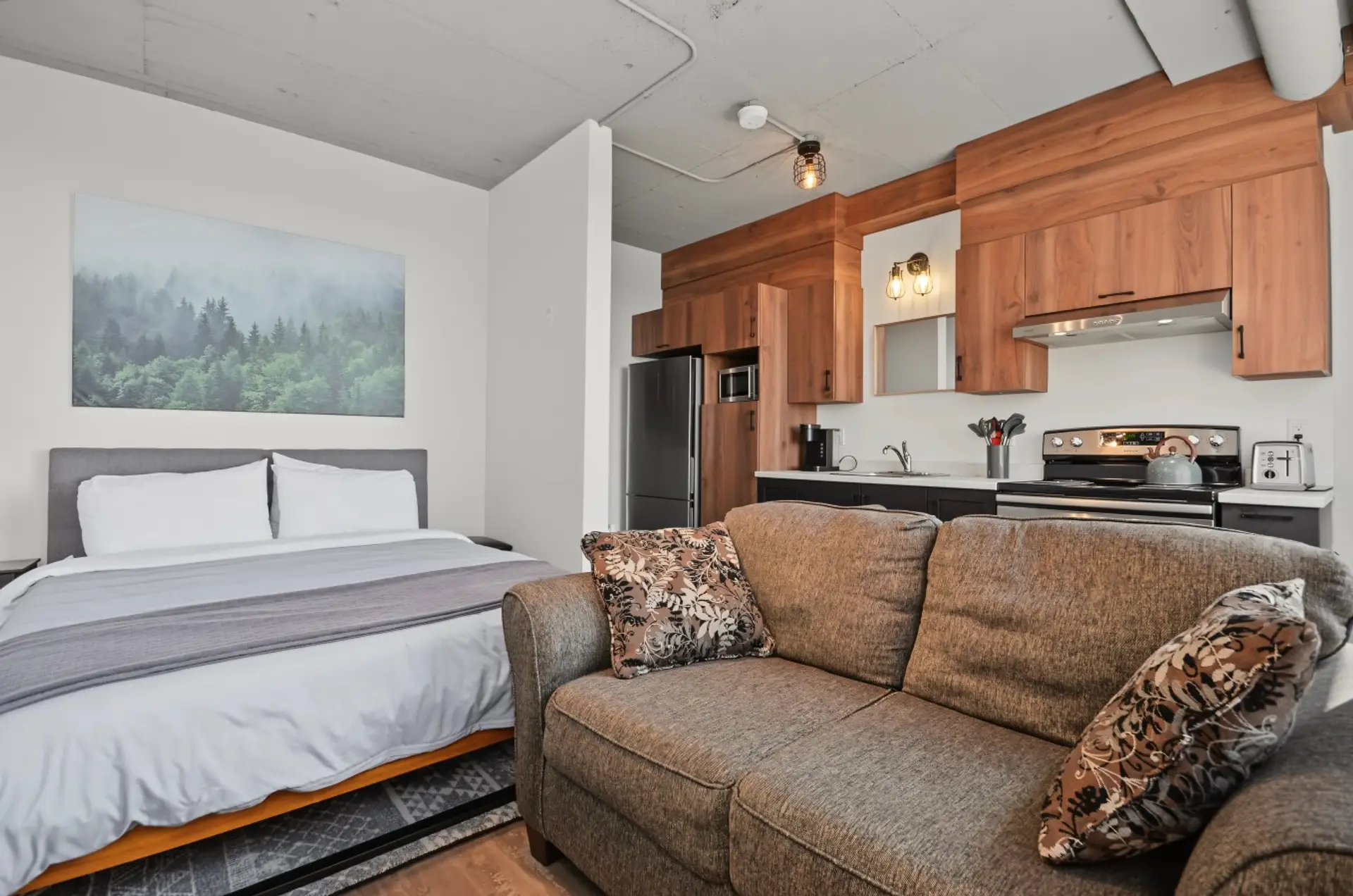Petit loft chaleureux à aire ouverte