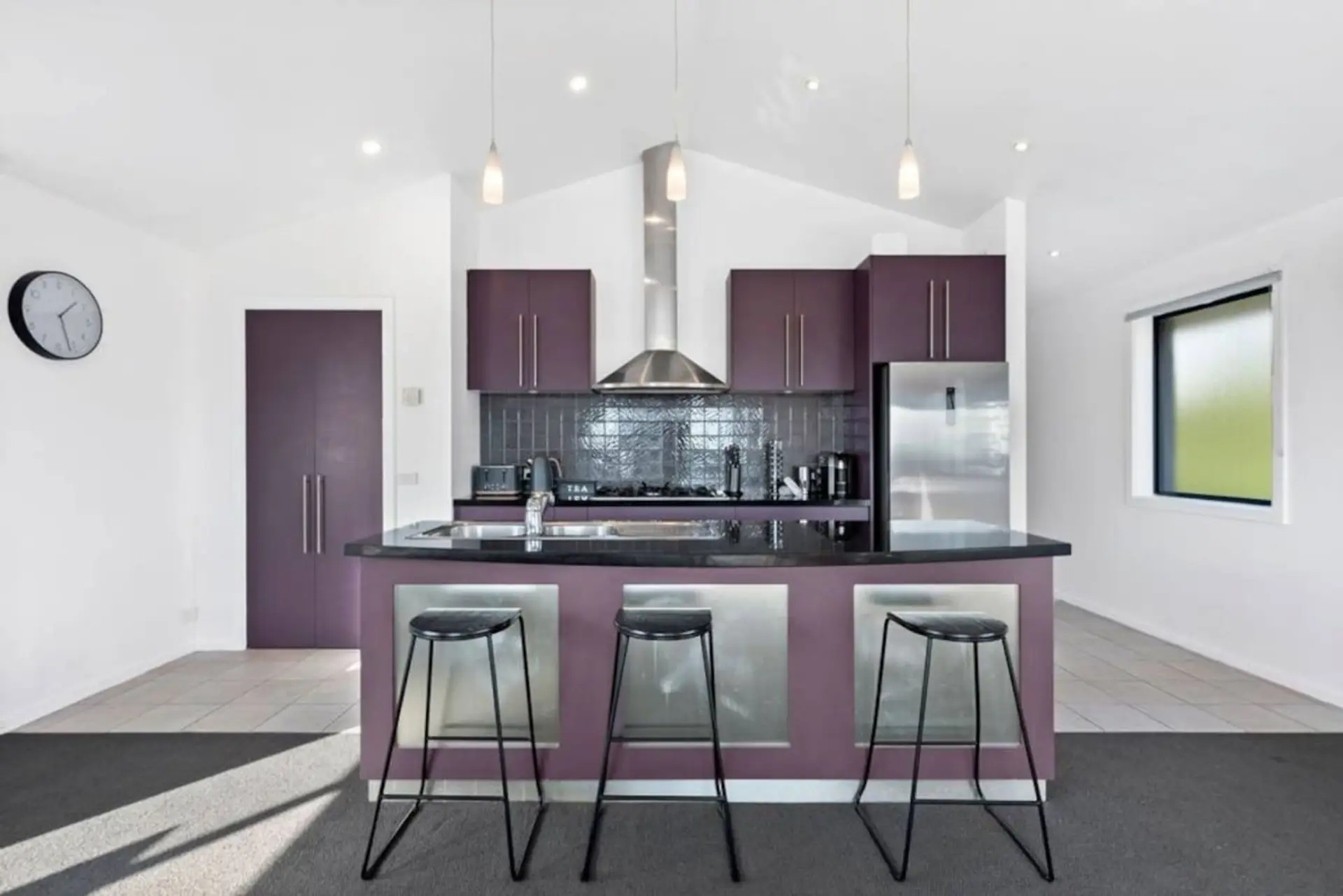 Fully equipped kitchen and breakfast bar