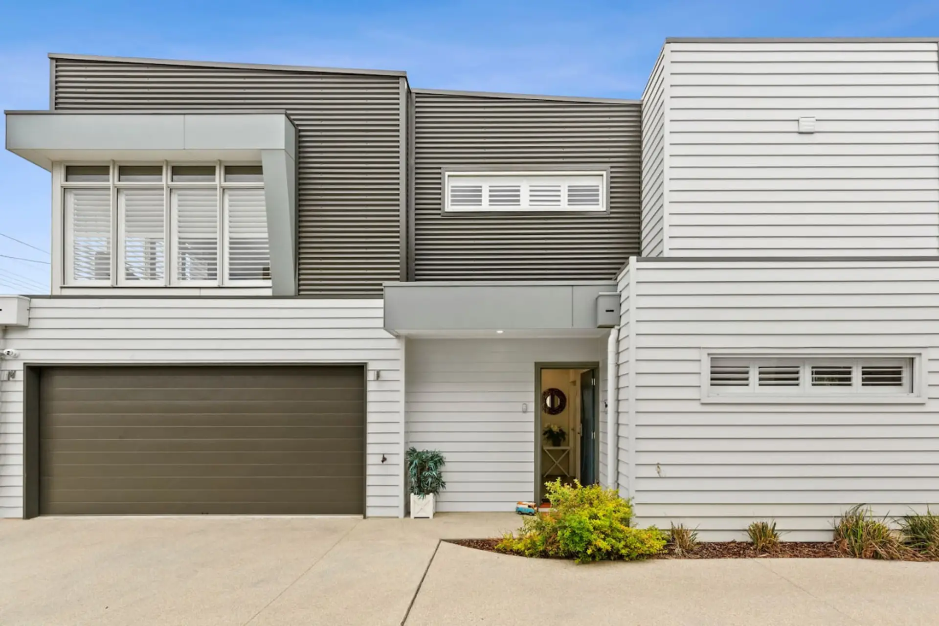 🏡 Modern home façade with garage and private entrance