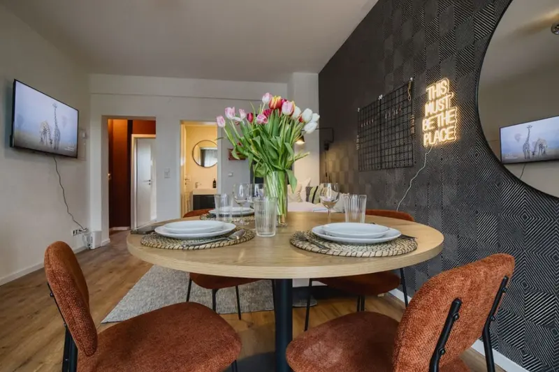 Zentral & stilvoll · Rheinstraße · Wohnung 2