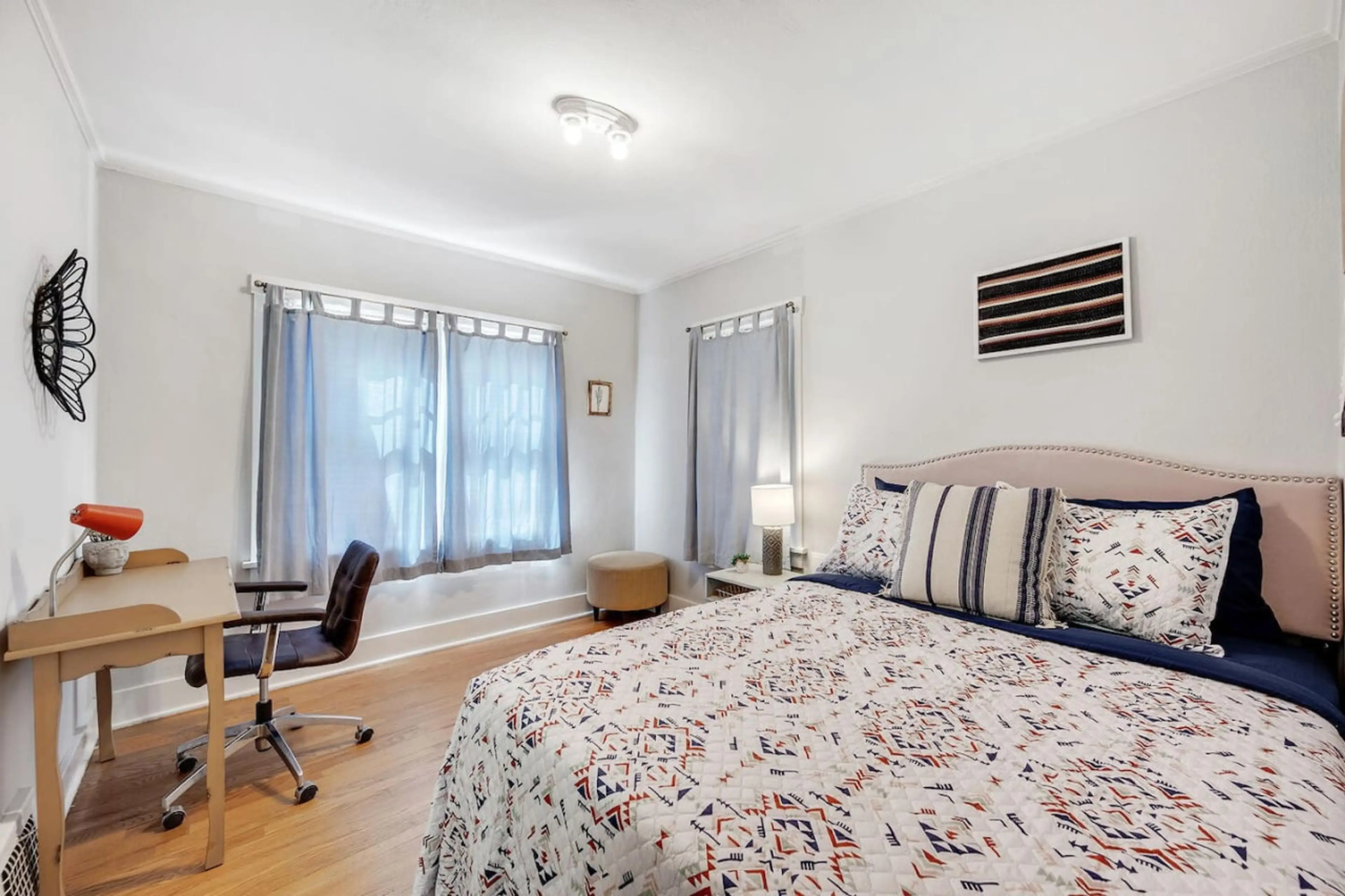 This comfortable queen bedroom will give you peaceful slumber each night of your stay.This room also has a small work space.