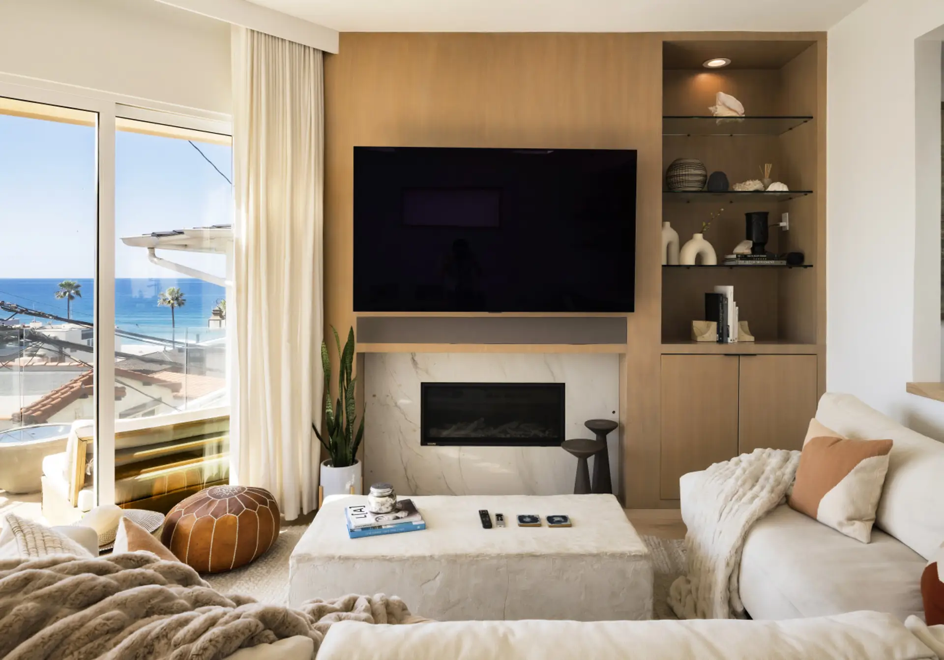 Modern living with panoramic views and a warm, inviting atmosphere.