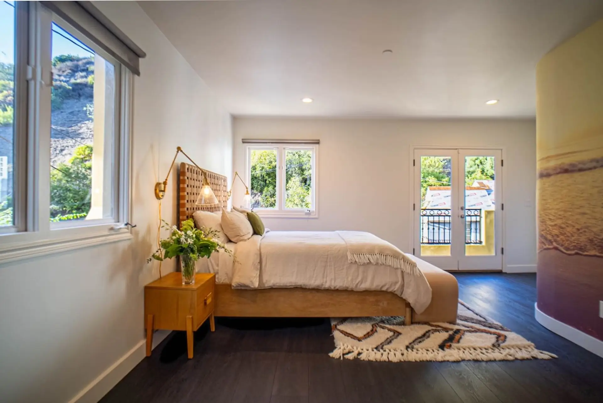A quiet retreat with a double bed and two closets