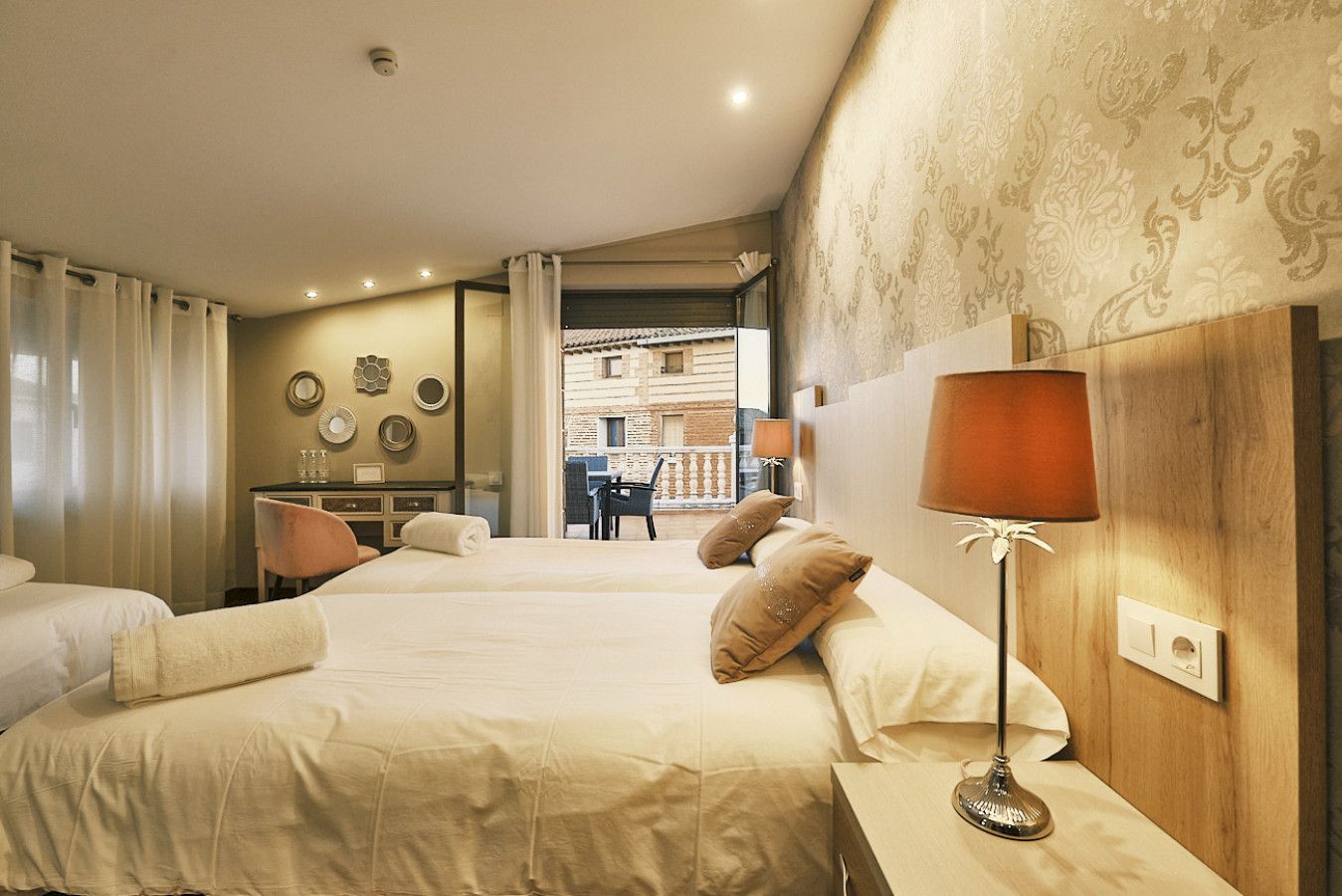 Room 5 Triple Standard with terrace in Azofra, in the Camino de Santiago.