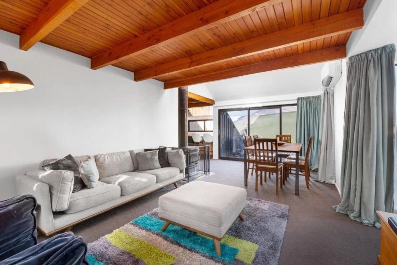 10mins 2 Town •Lake Views •Balcony •Parking •A/C