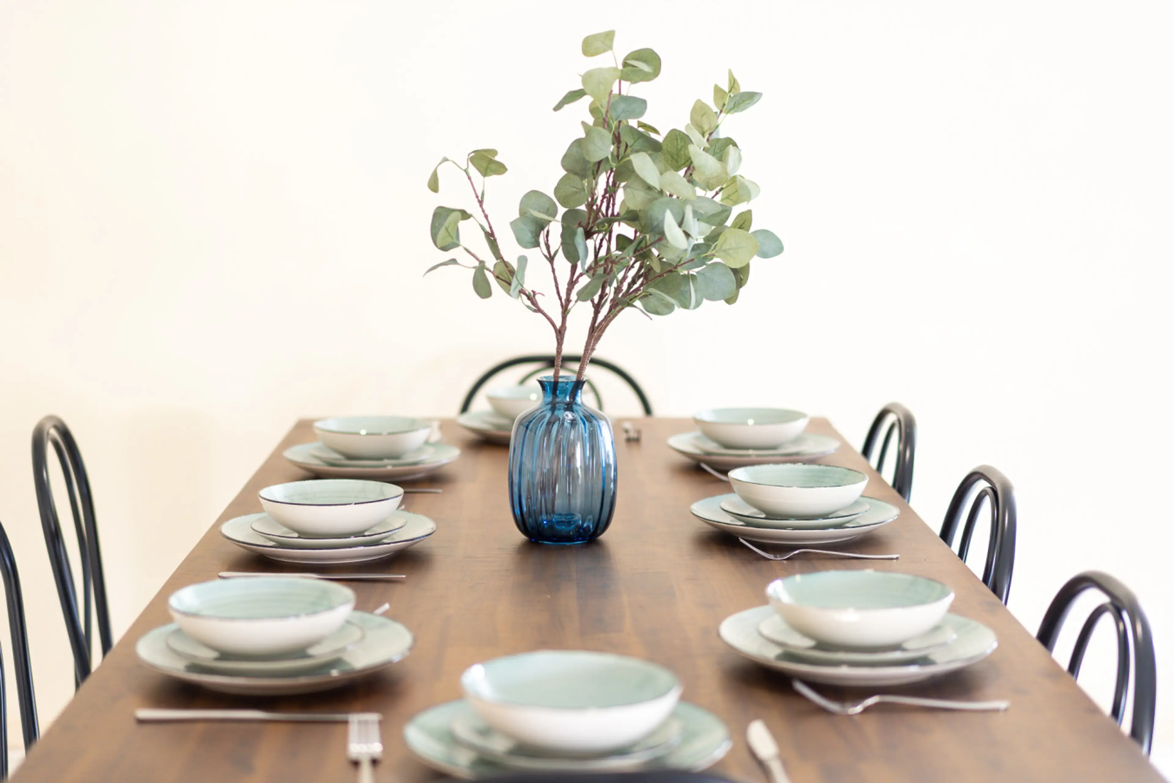 family meals. It blends style and comfort for a memorable experience.