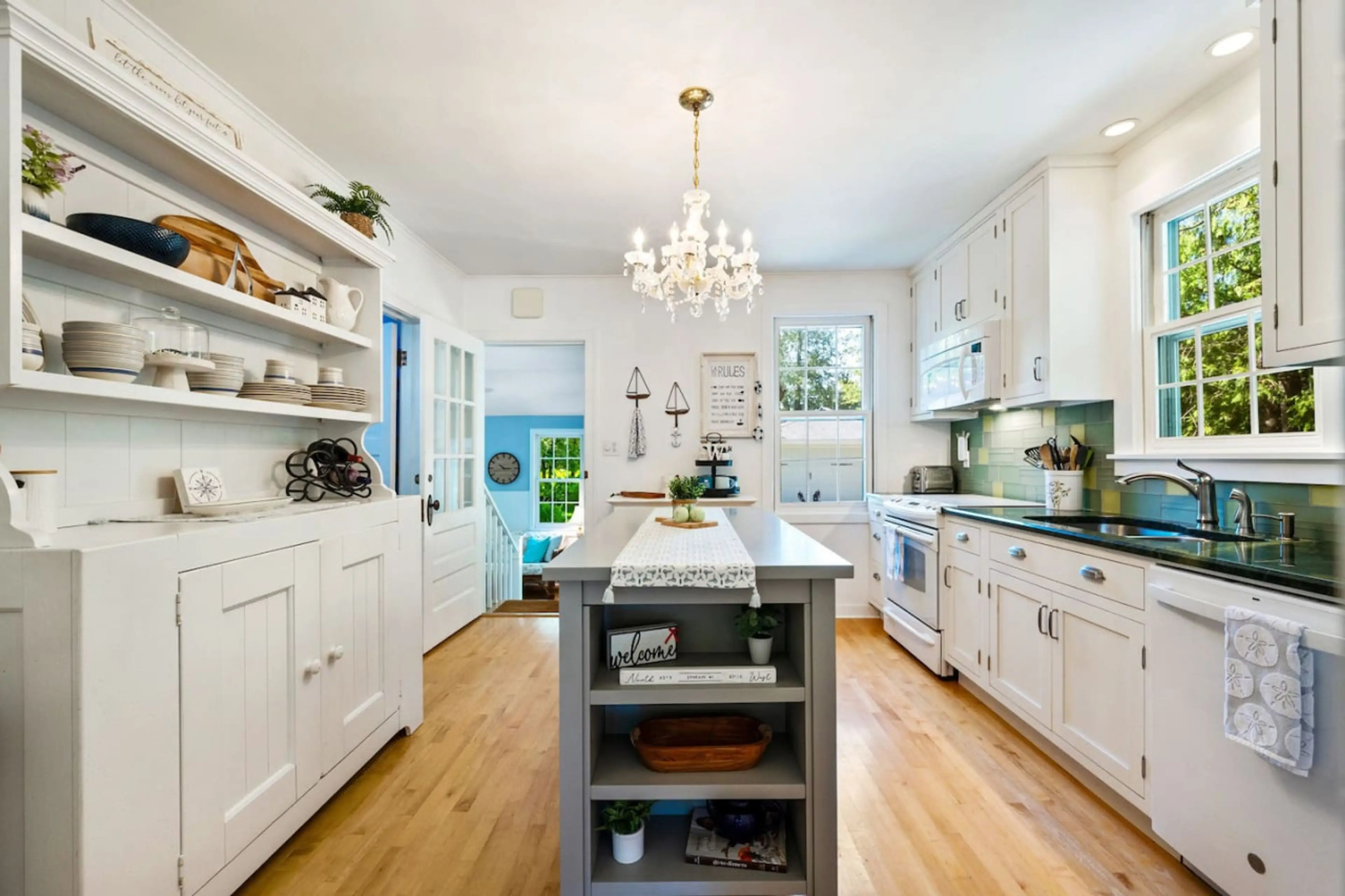 Gourmet Kitchen: Bright and airy space, perfect for whipping up delicious meals and creating memories!