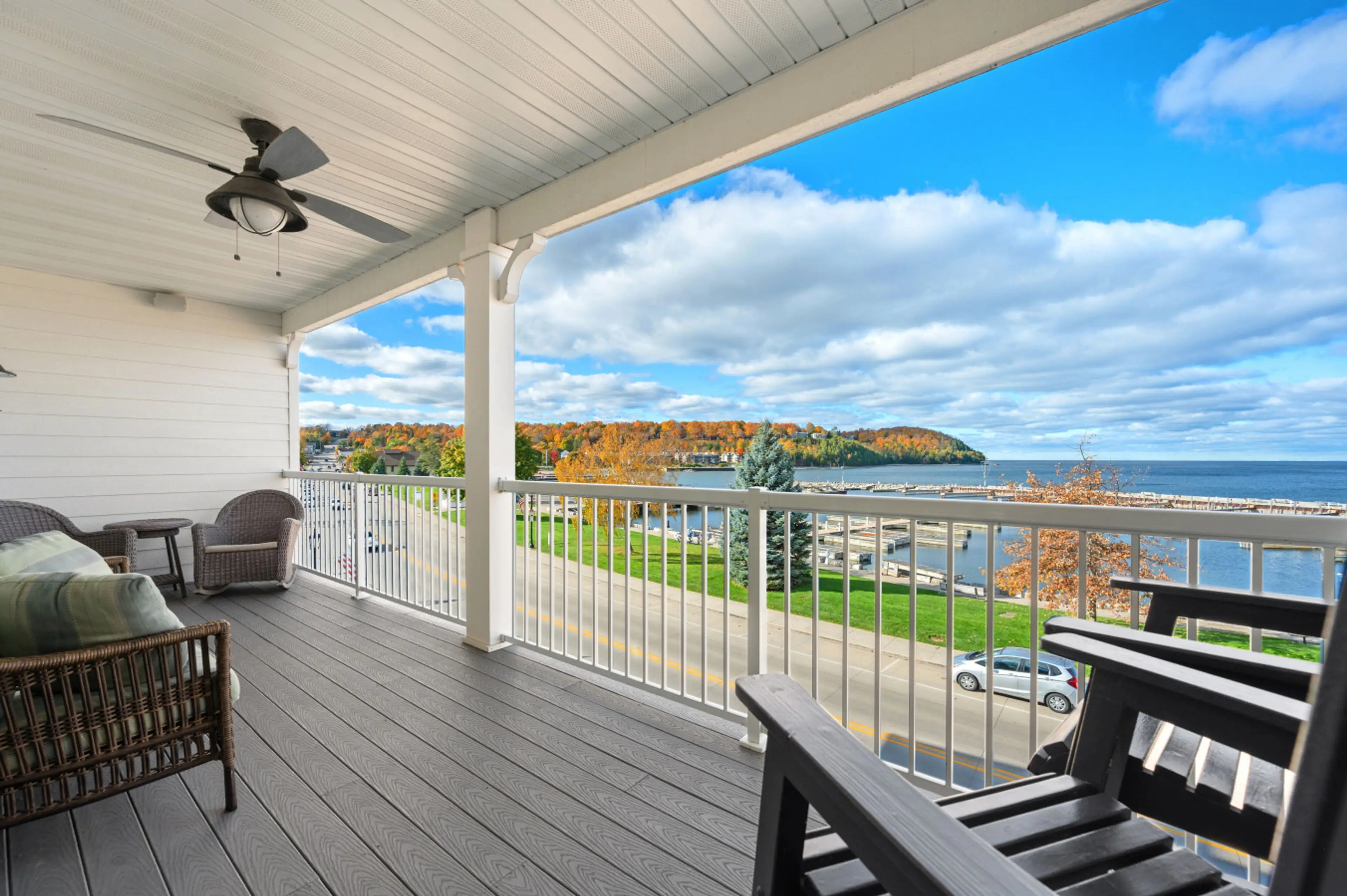 Balcony Bliss: Sip morning coffee with stunning marina views from the 3rd floor!