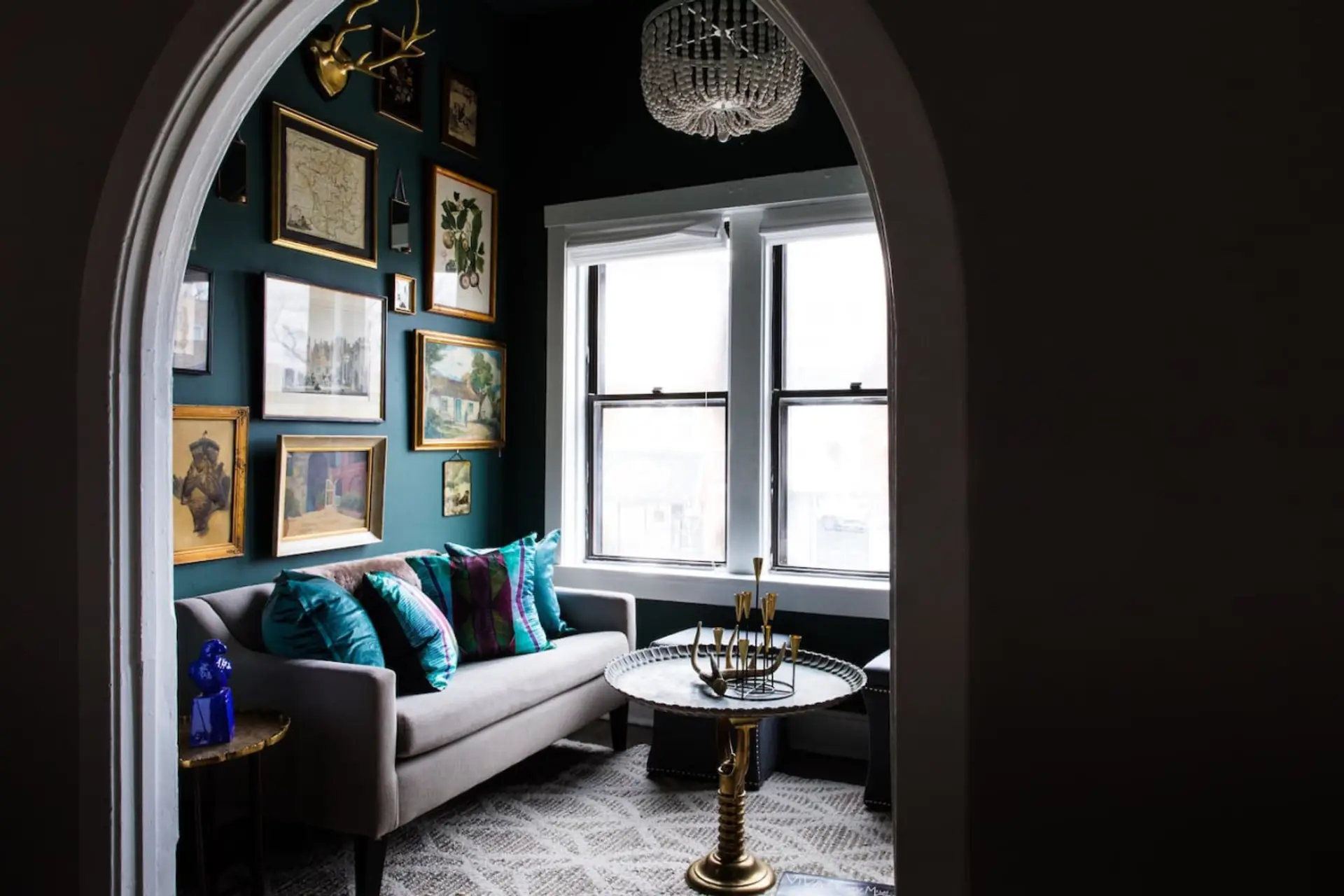 Lounge area facing Roscoe Street.