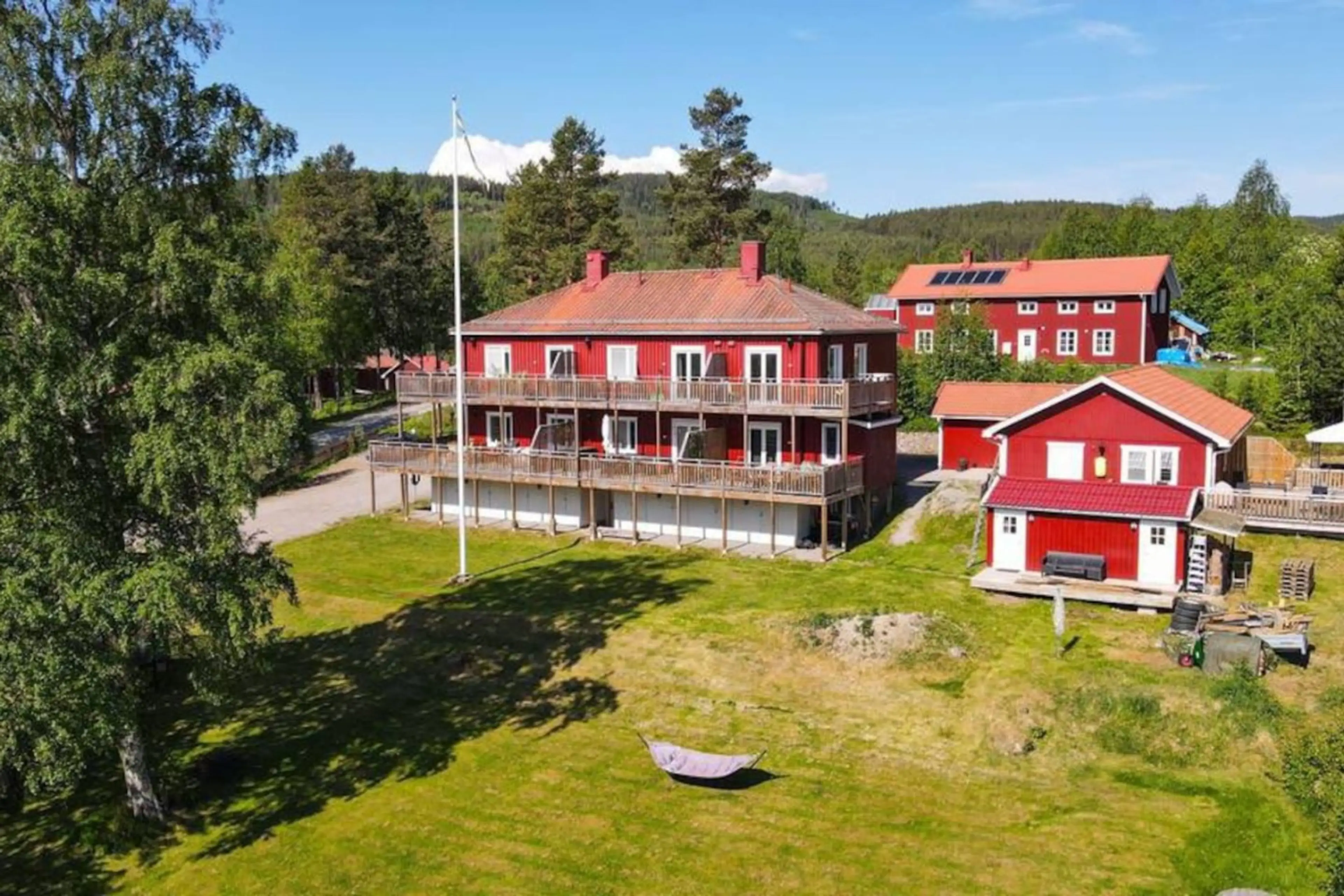 It is part of a community of 8 apartments that share amenities including a huge lawn