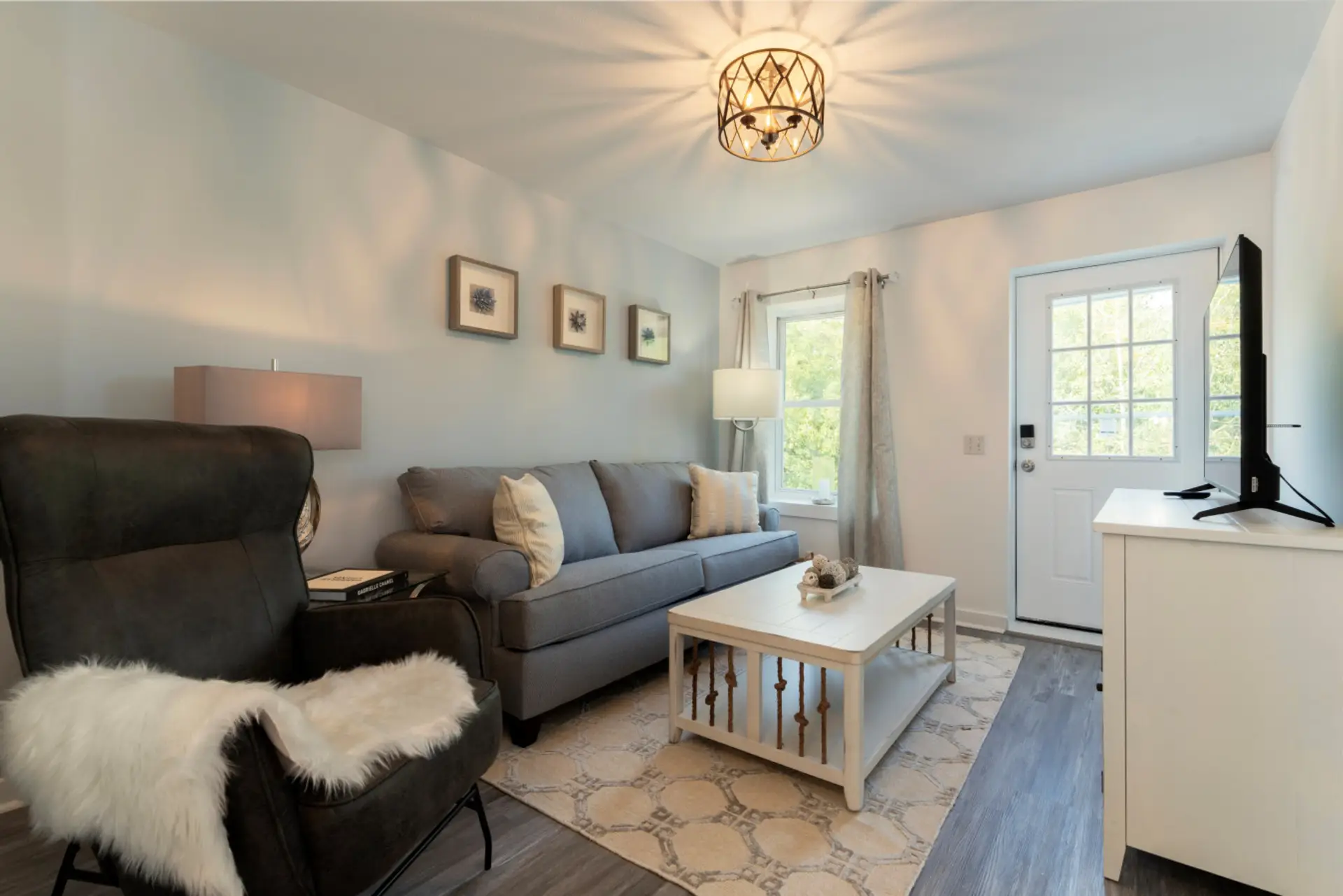 Living Room (Unit 5)