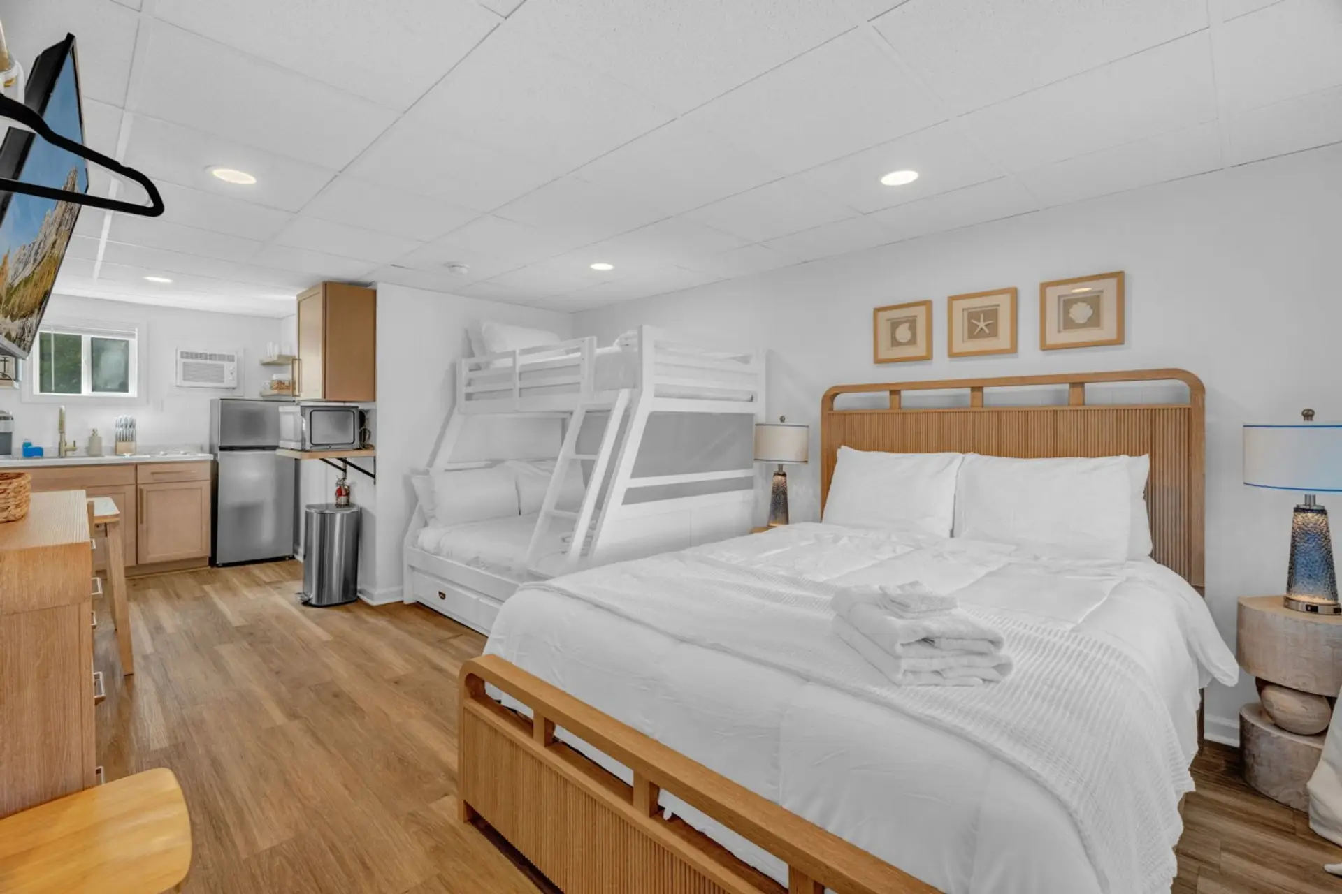 Sleeping Area & Bunk Beds