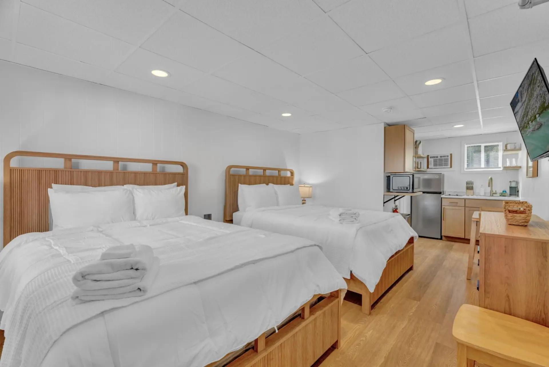 Living & Sleeping Area
