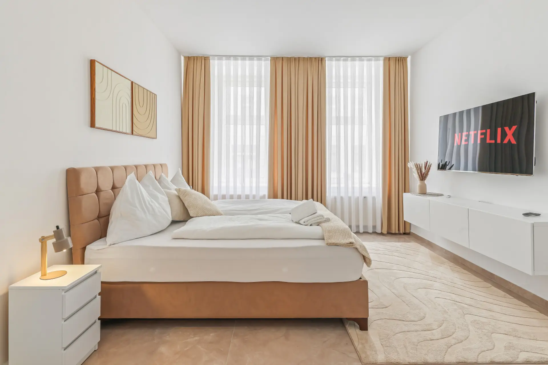 Second Private Bedroom with Comfortable Double Bed and Large Window, Quiet and Peaceful.