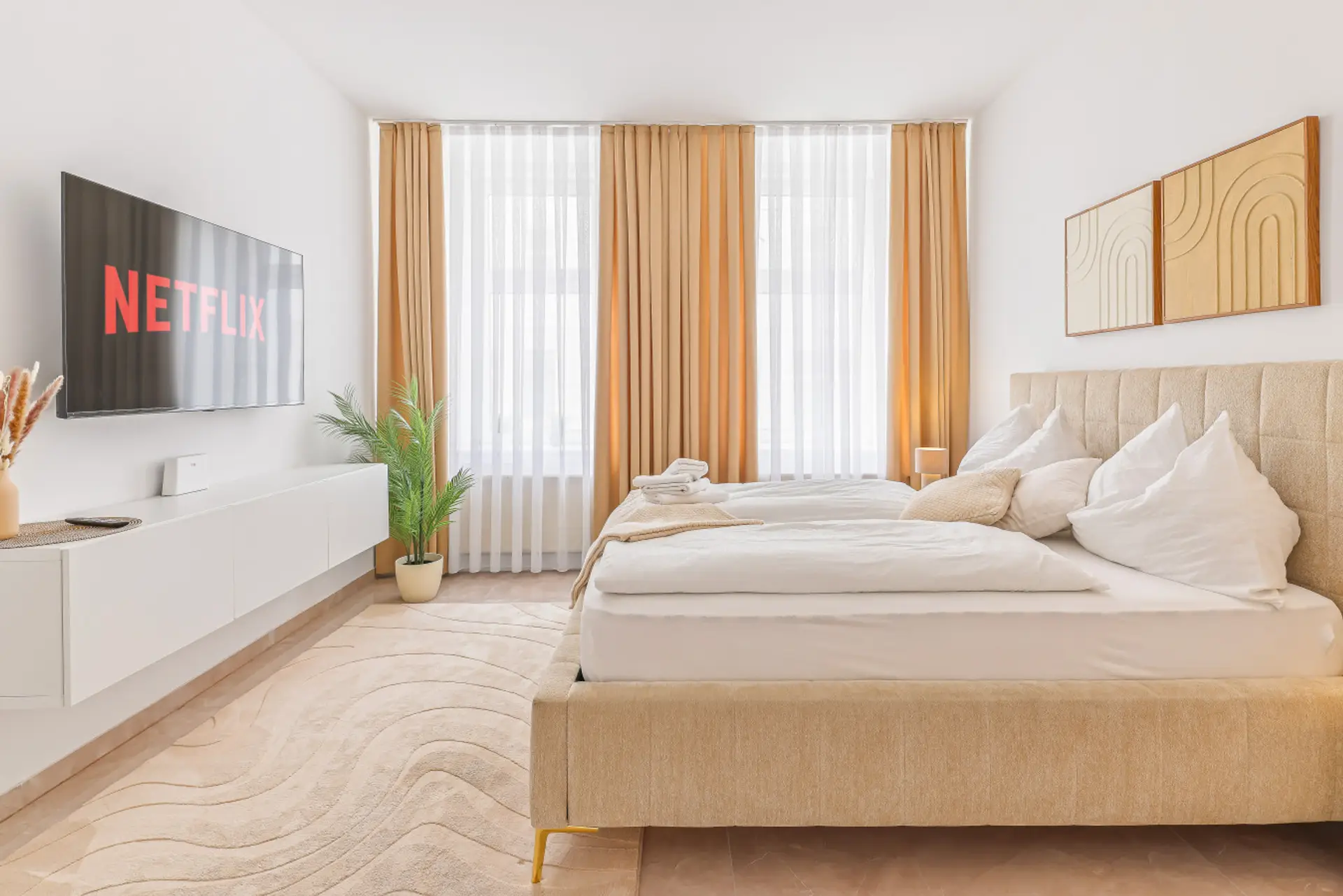 Bright, Spacious Master Bedroom in Central Vienna with Modern Design and Natural Light.