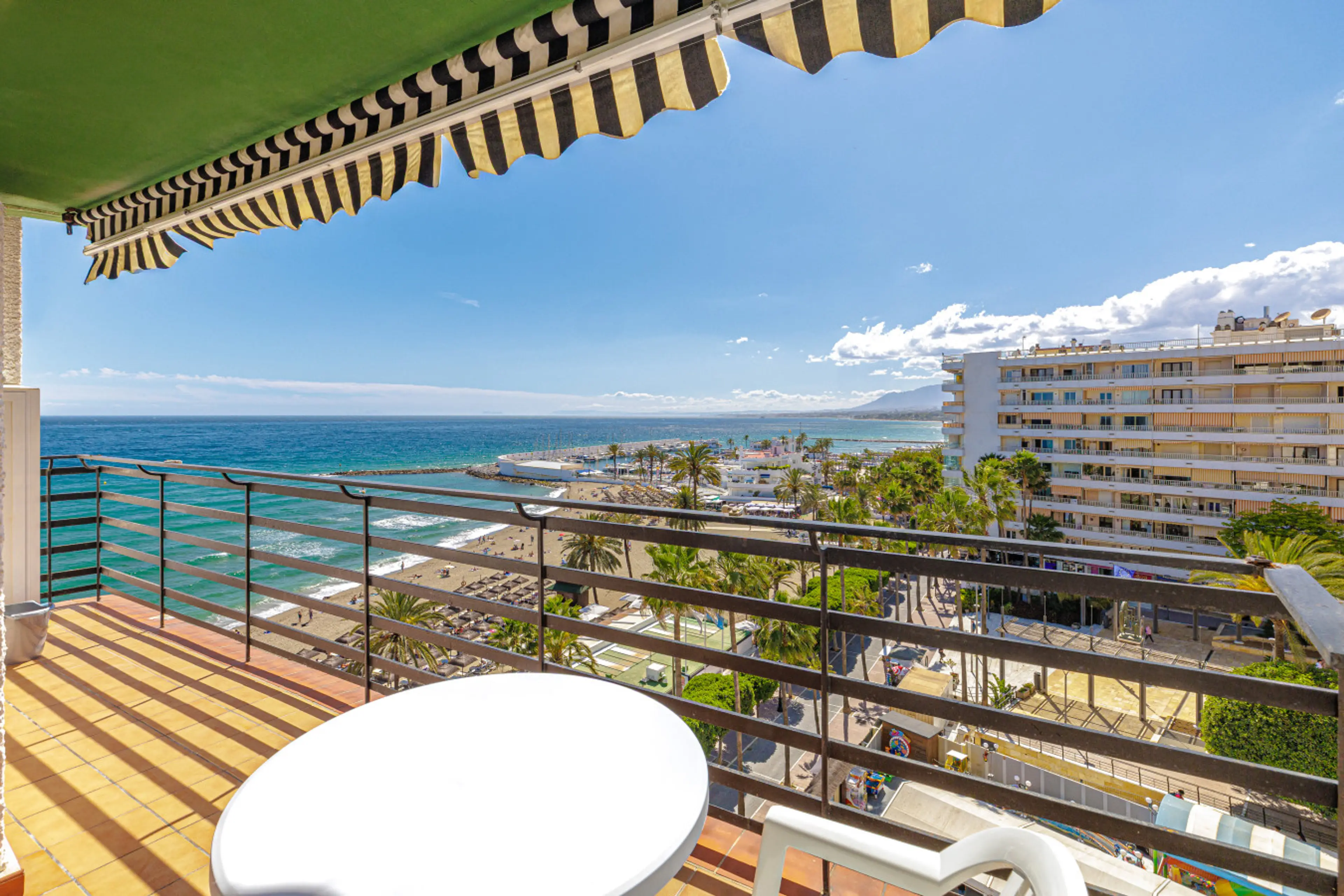 Walk to Beach from this prime terrace overlooking Paseo Marítimo.