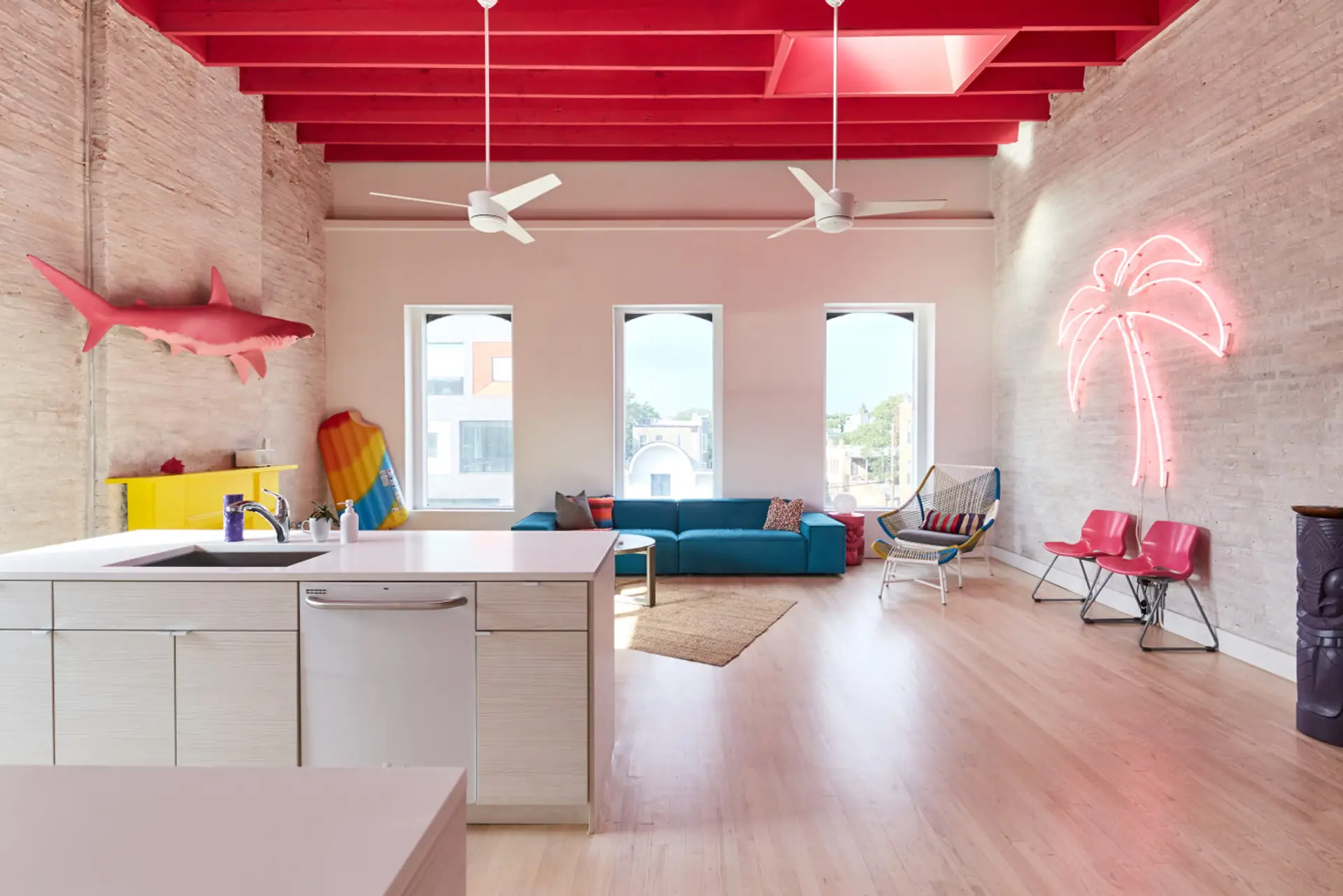 Imagine being on a tropical island in this stylish property 🌴🦩🍹