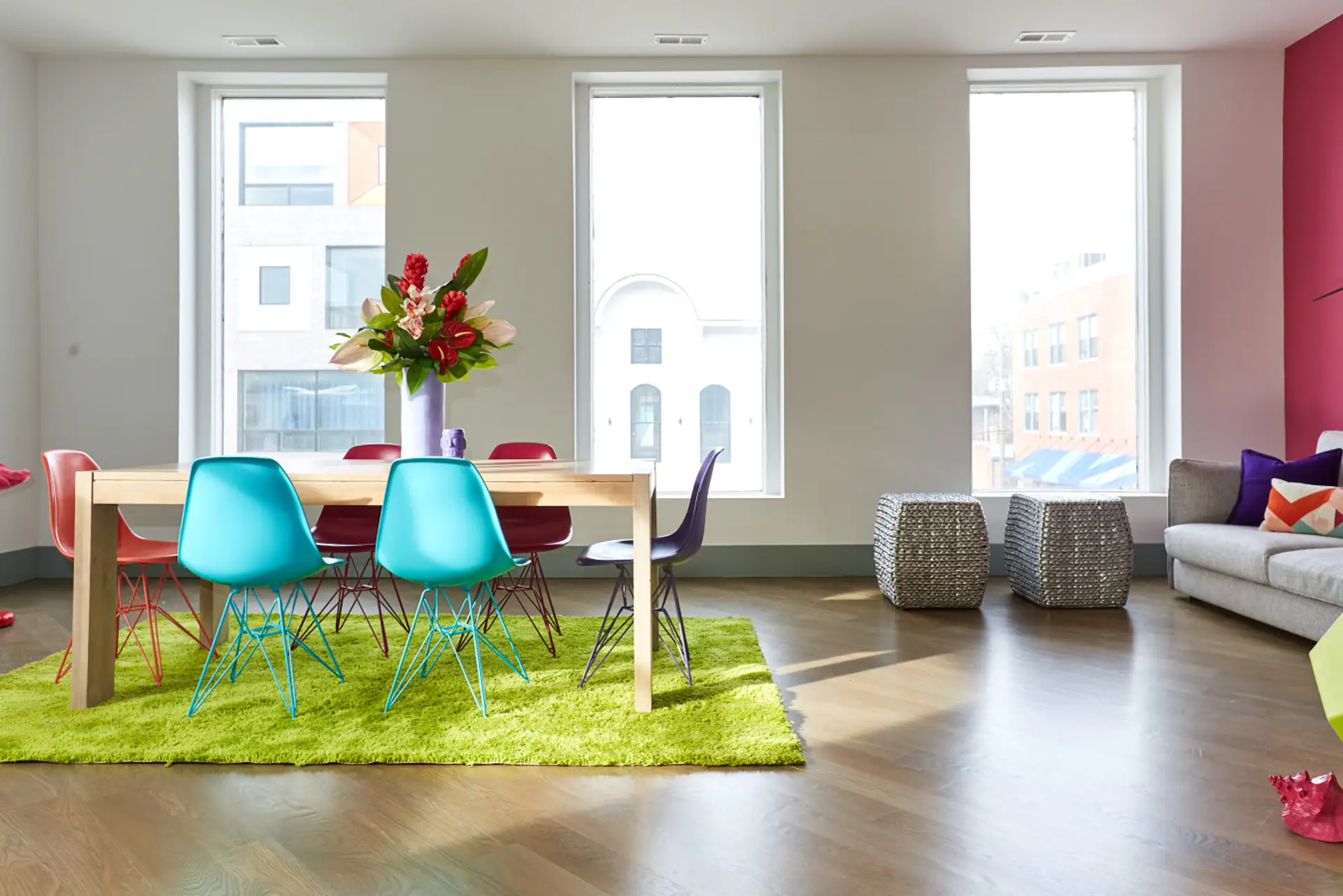 Colorful, sun-filled living and dining space with modern flair ☀️🪑 Enjoy high ceilings, bold accents, and city views—perfect for relaxing or entertaining in style.