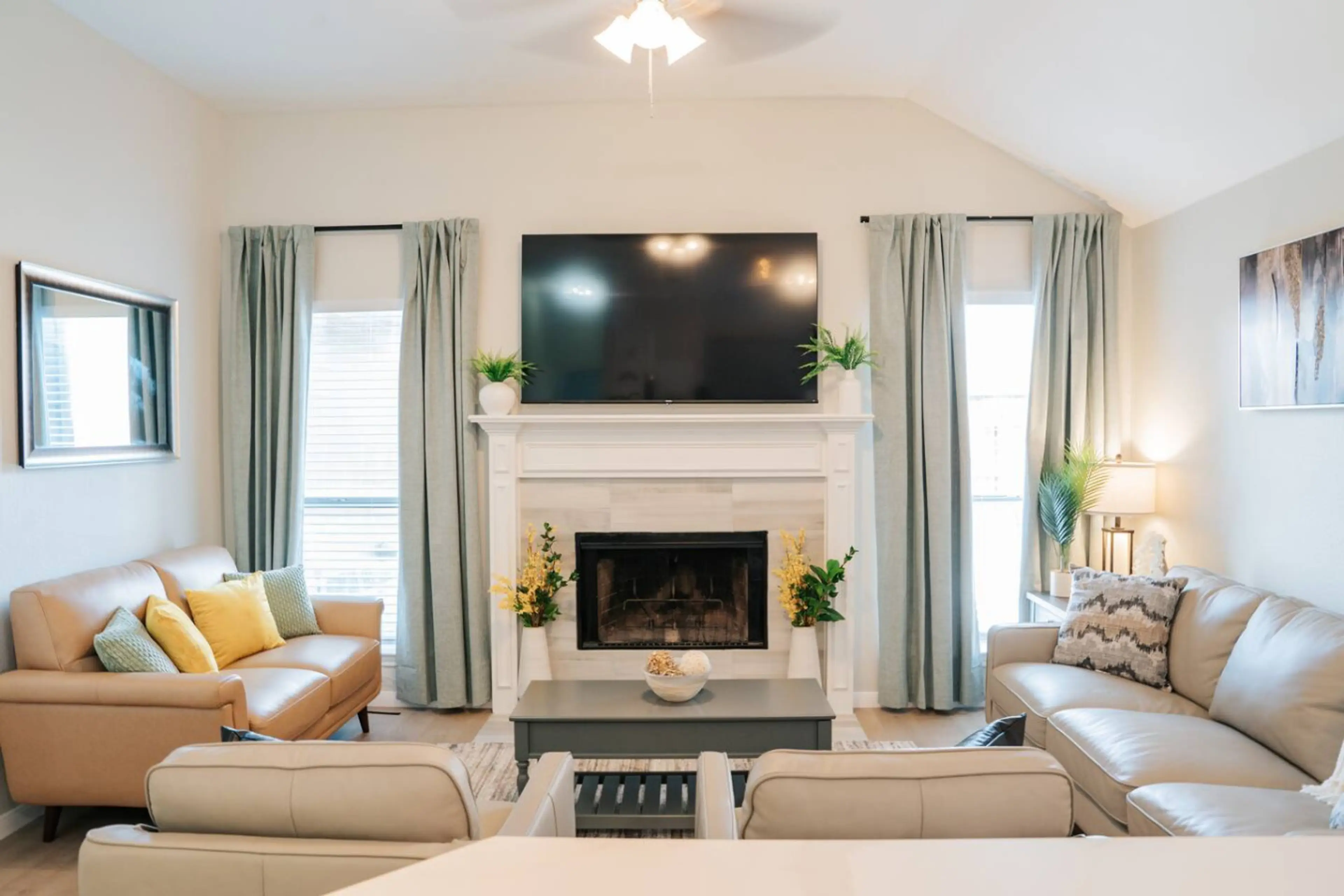 Full Family Room, with Smart TV and plenty of seating.