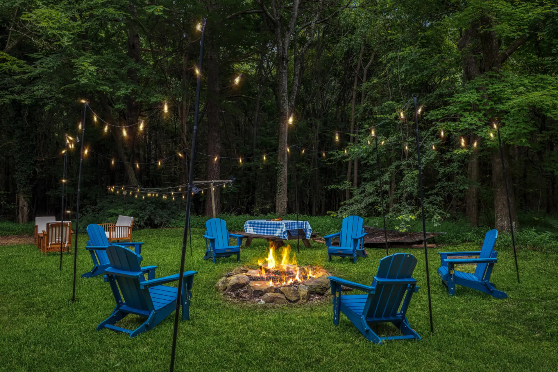 Spacious Backyard | Fire Pit, Games & Outdoor Seating